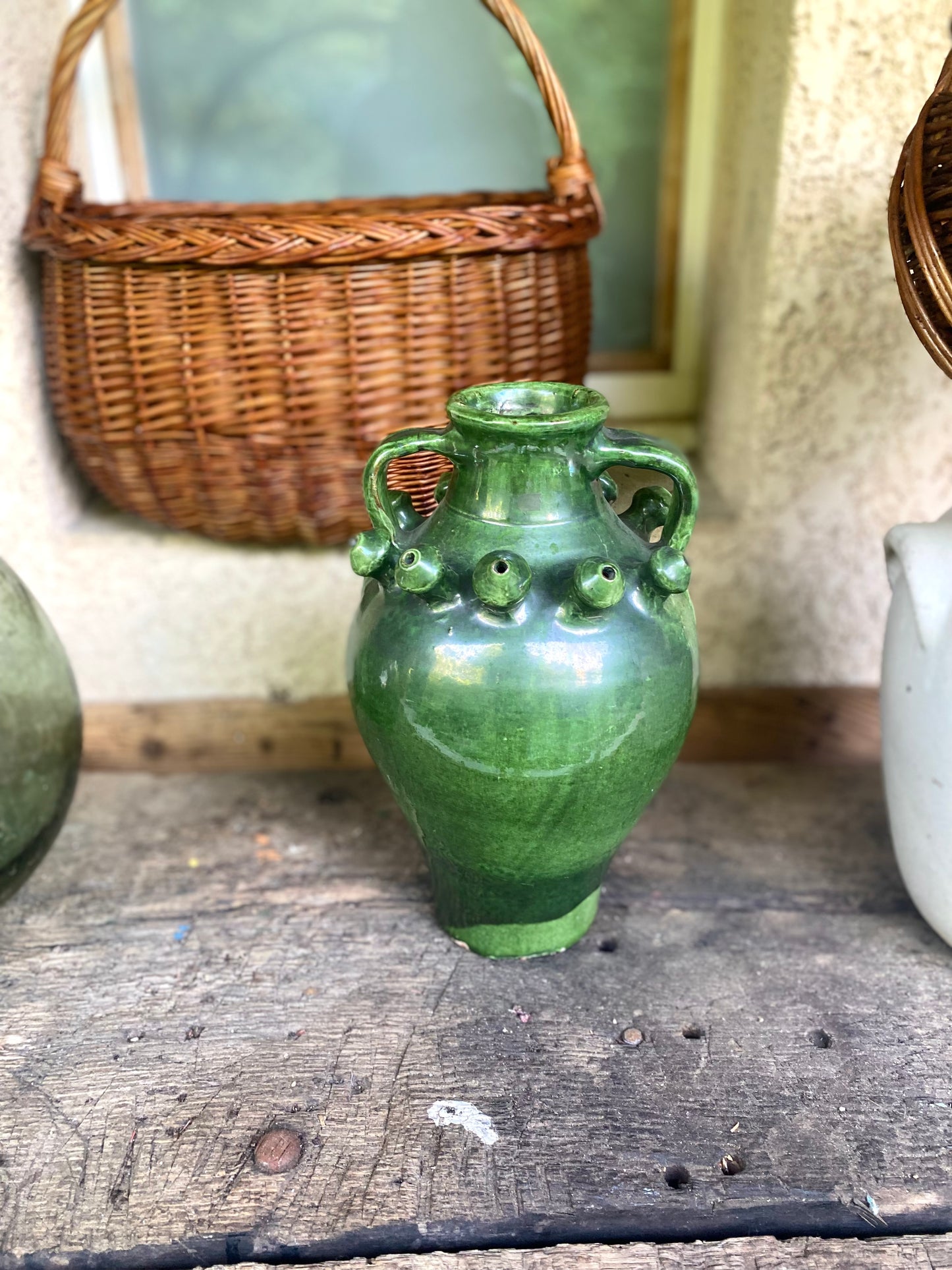 Cruche à picots en terre cuite émaillée verte