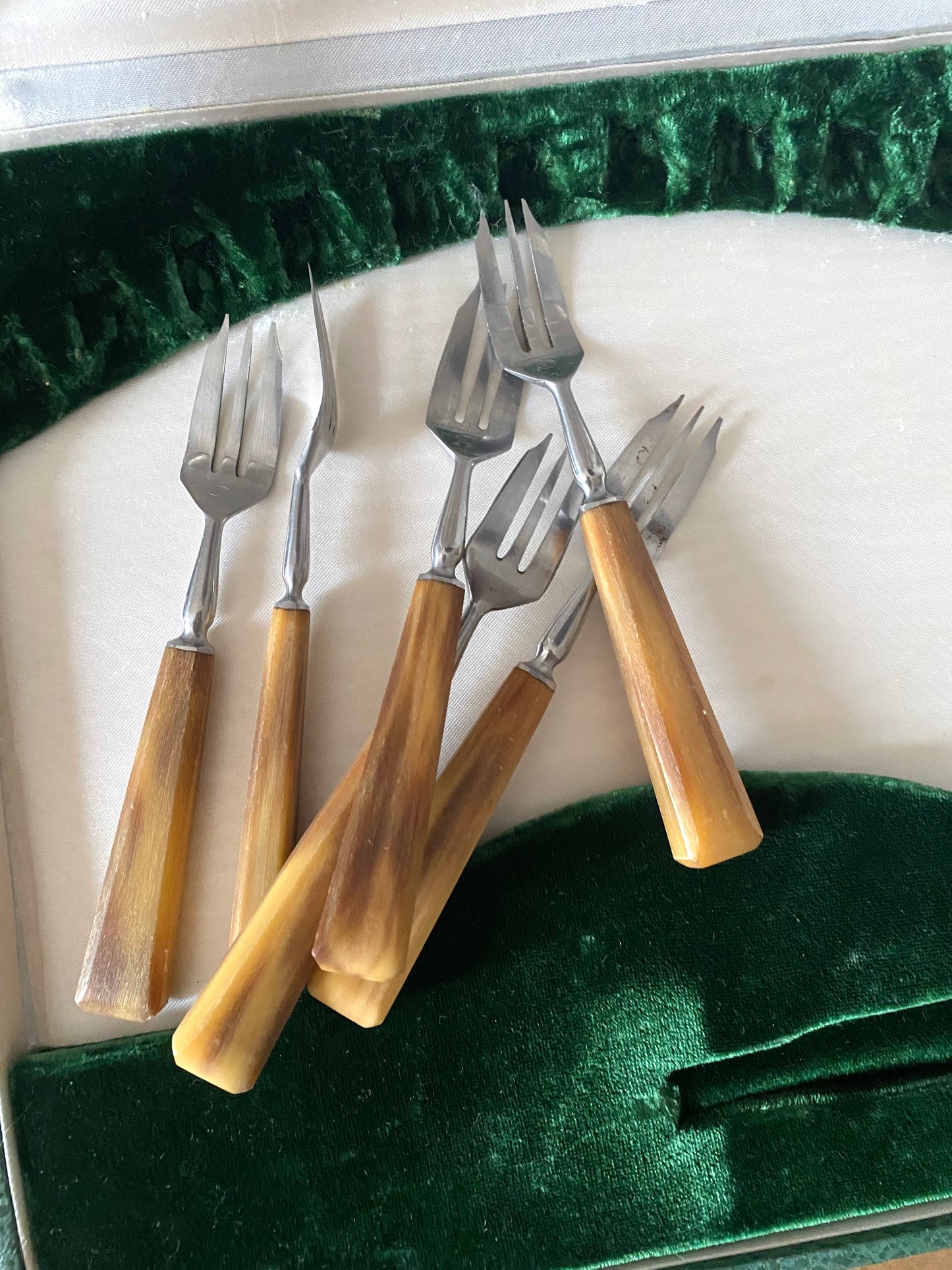 Service à dessert en corne ancienne