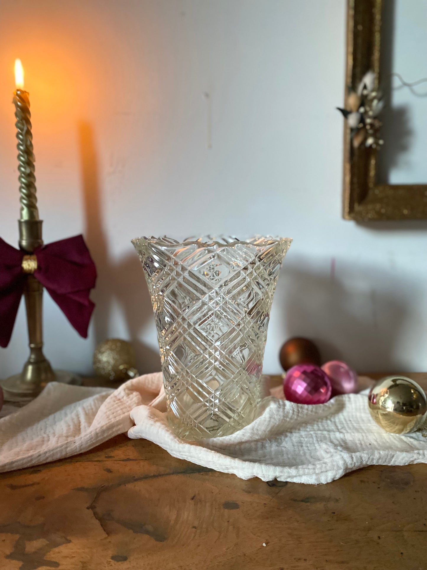 Vase en verre ciselé vintage