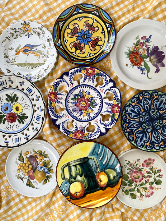 Assiettes à dessert anciennes dépareillées