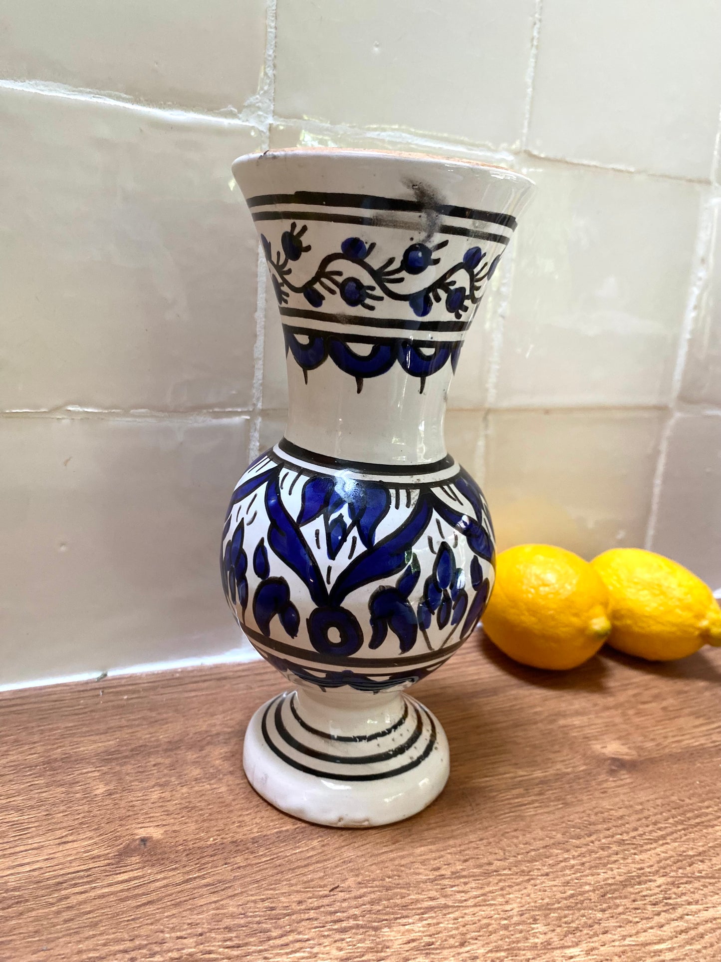 Petit vase en céramique ancienne