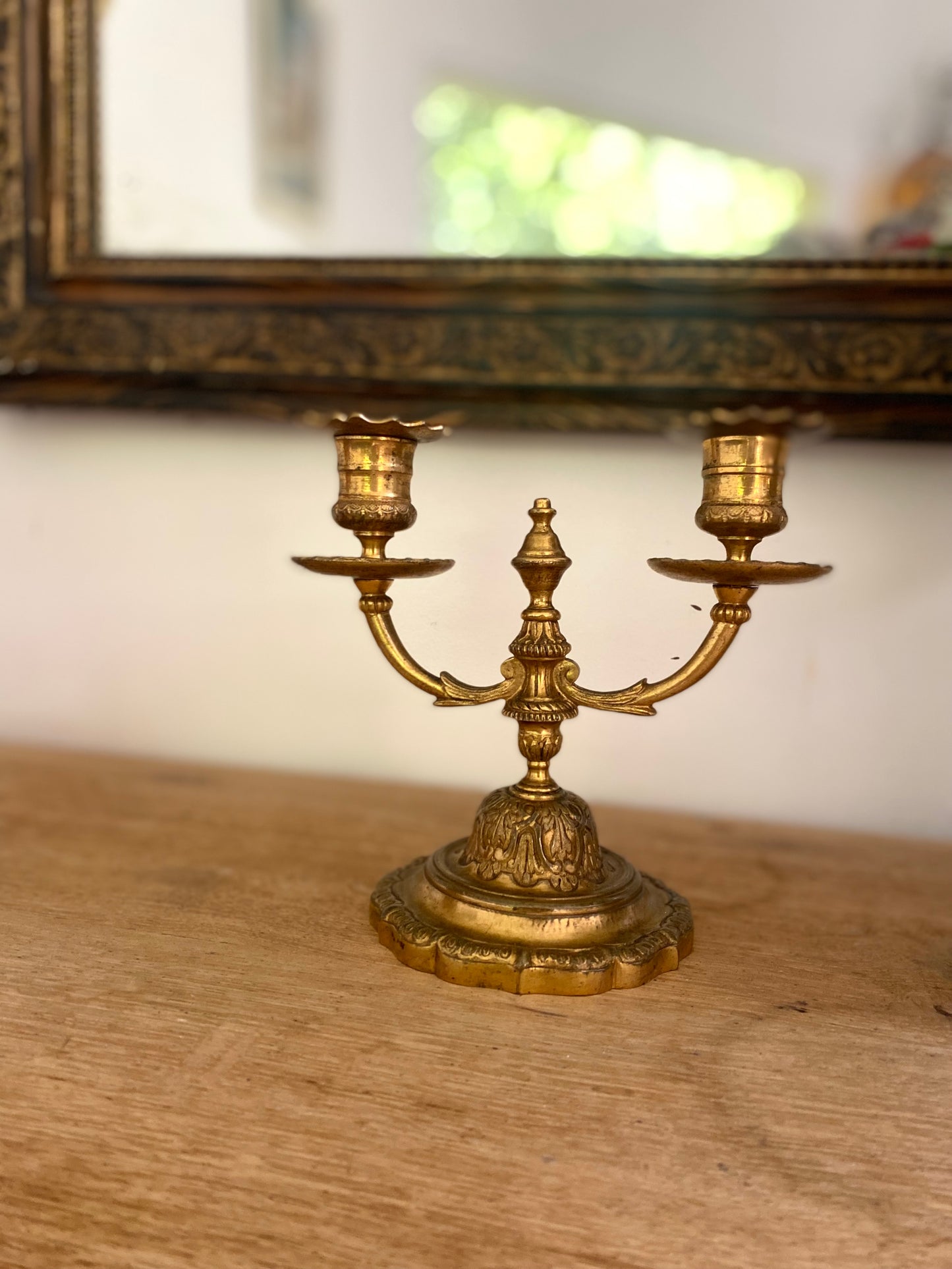 Candélabre deux bras en laiton doré — style Louis XV