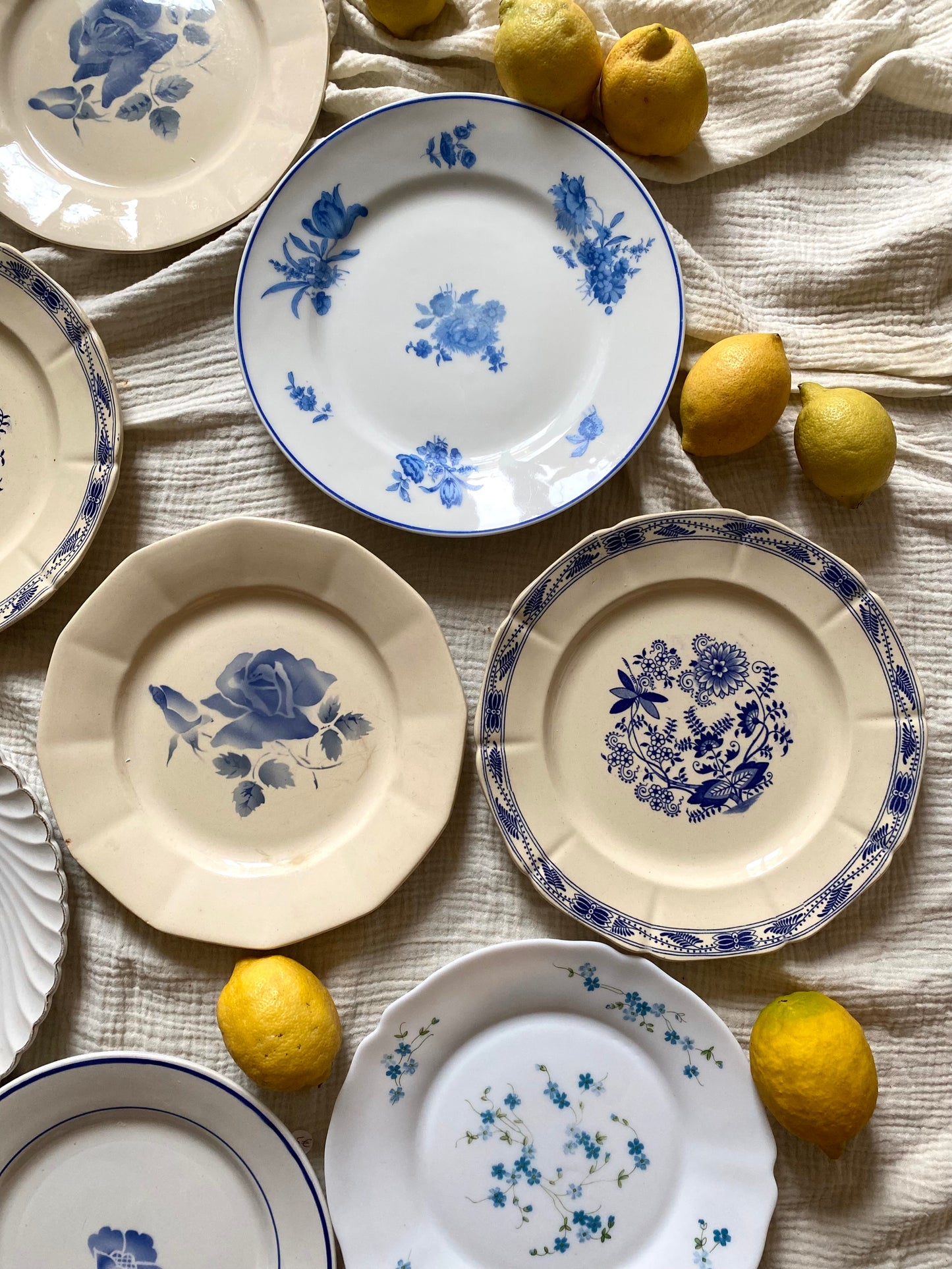 Assiettes anciennes dépareillées