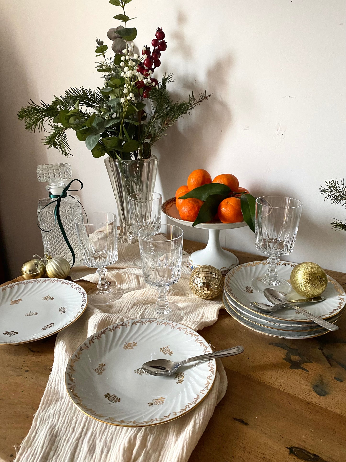 Assiettes à dessert en faïence ancienne