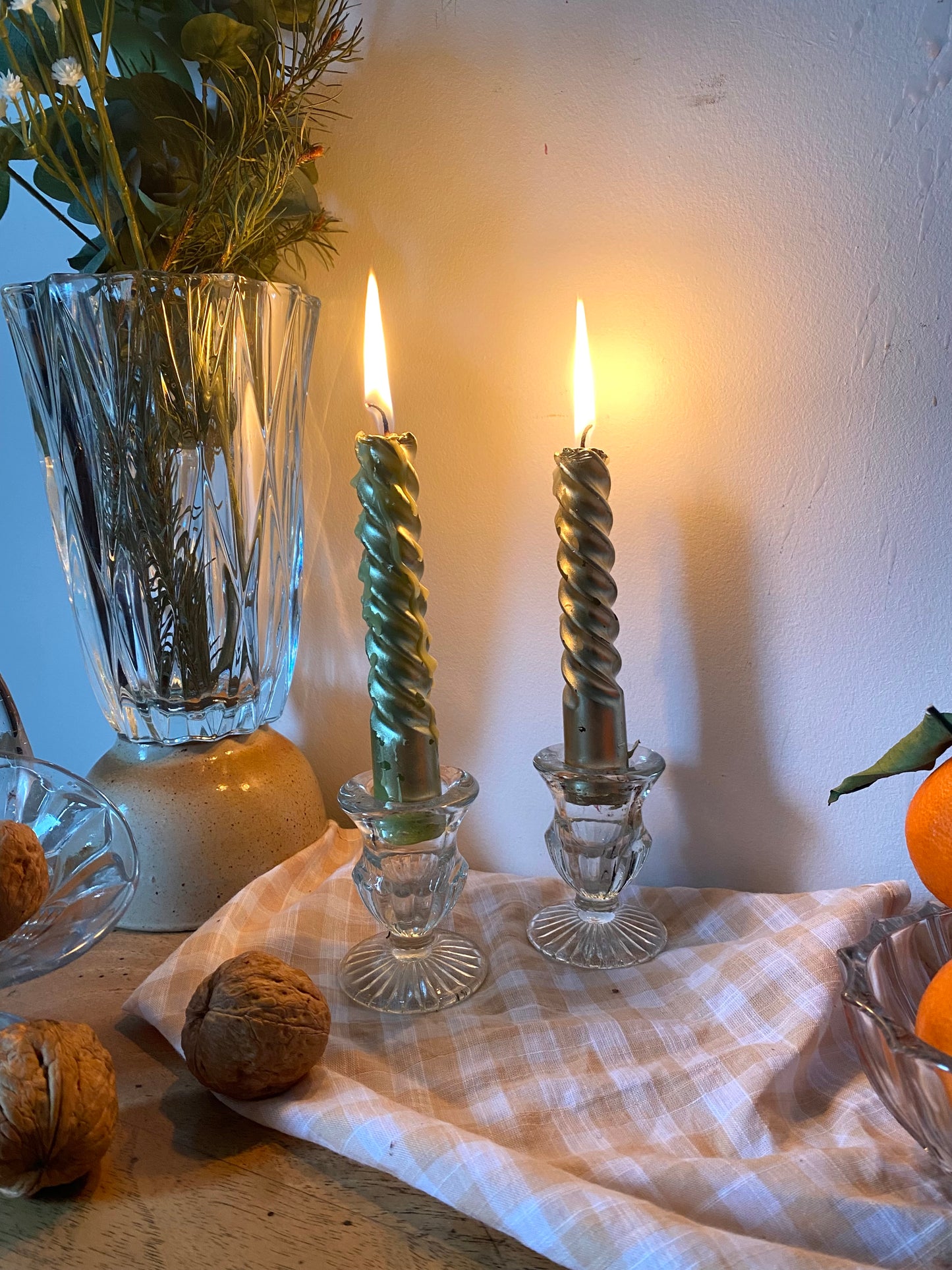 Paire de bougeoirs en verre