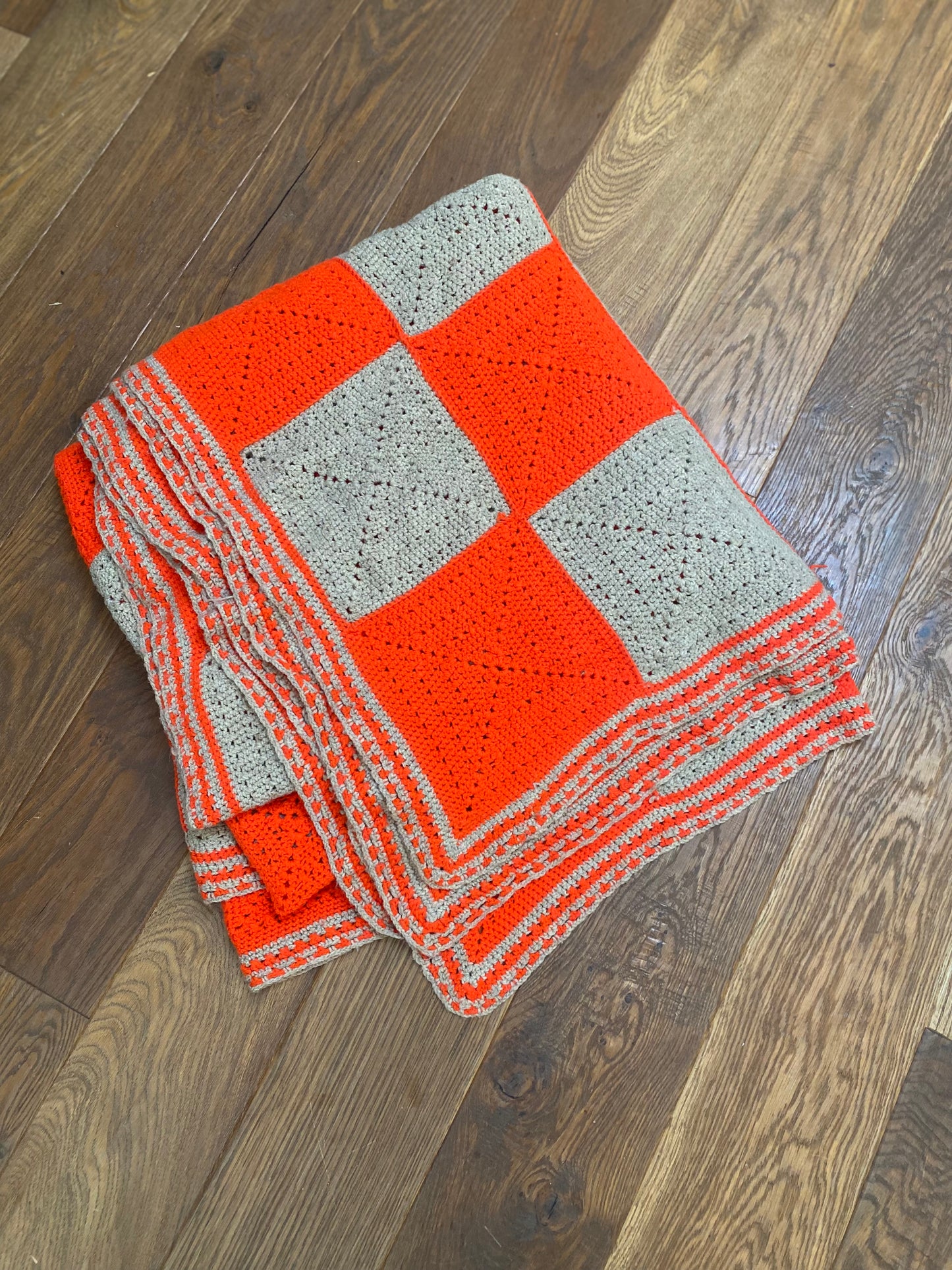 Plaid en laine au crochet vintage