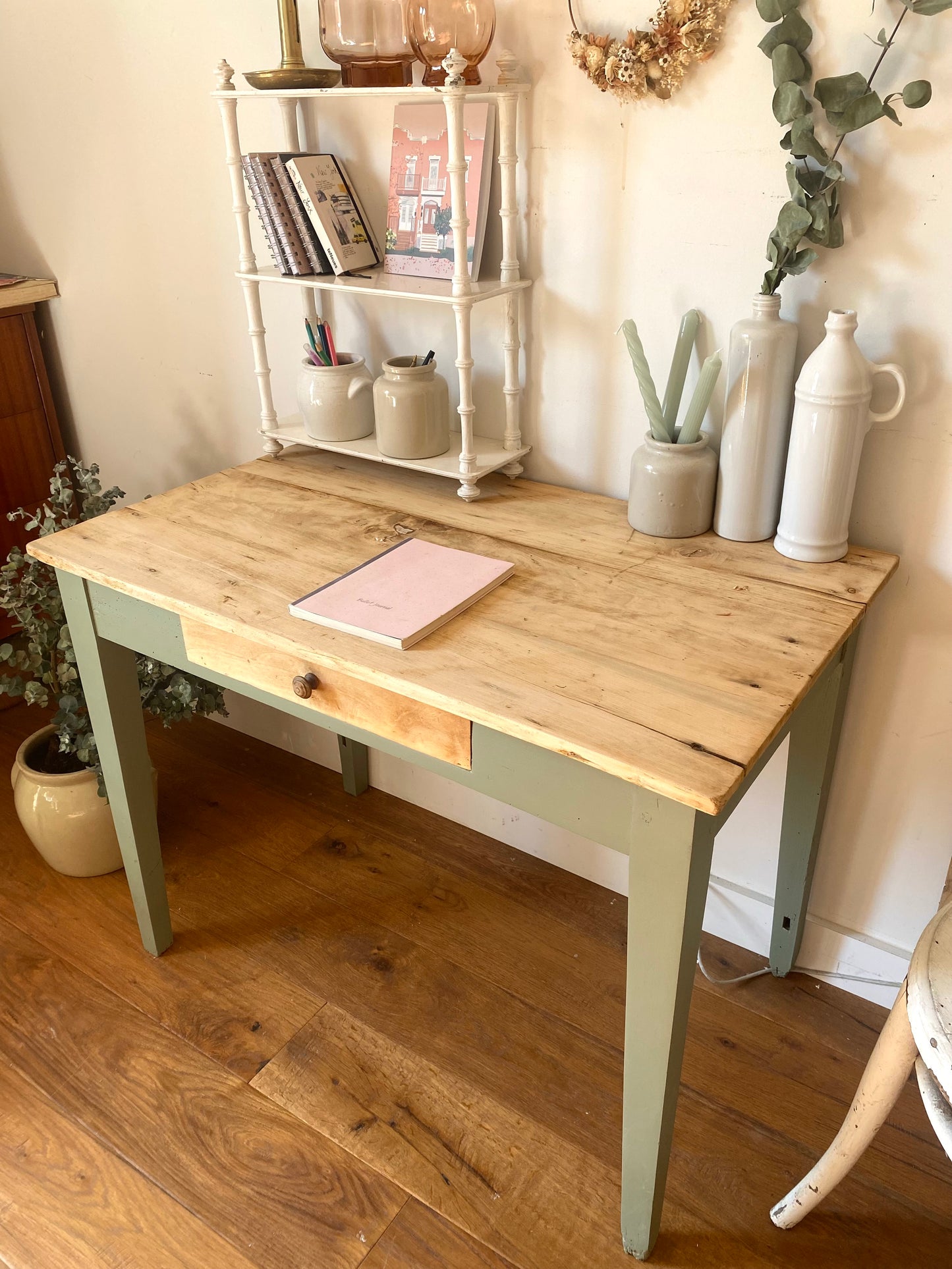 Bureau d’écolier en bois ancien rénové
