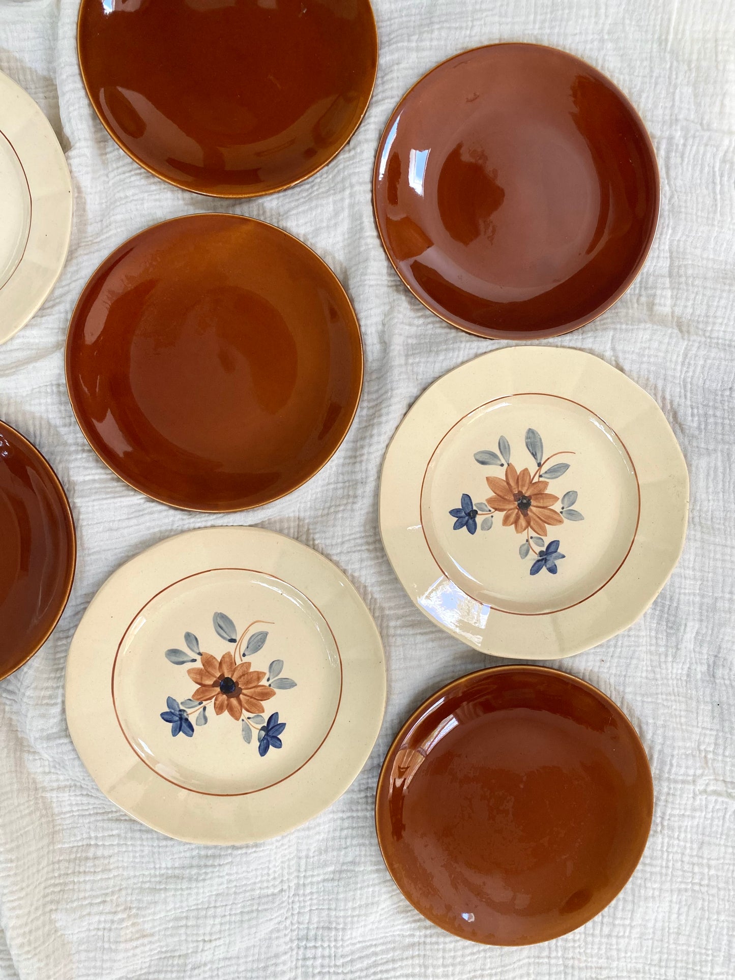 Assiettes à dessert anciennes