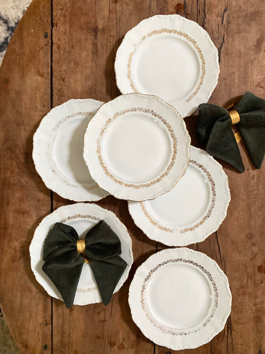 Assiettes à dessert en faïence ancienne