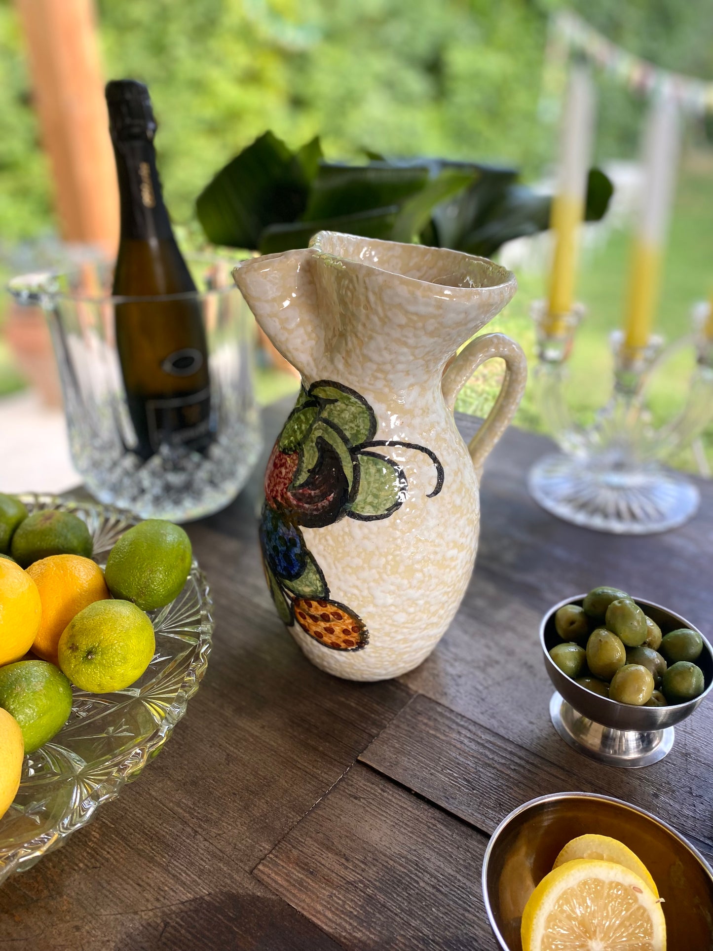 Pichet en céramique ancienne