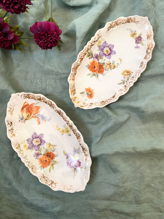 Paire de raviers en porcelaine