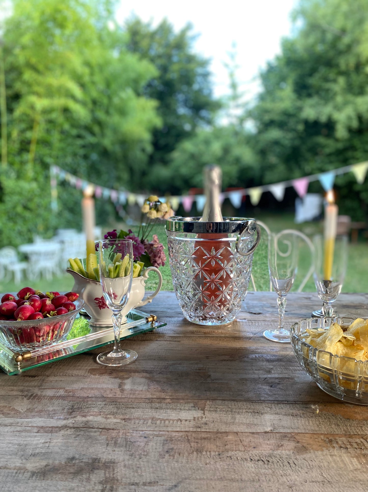 Seau à champagne ancien en verre moulé