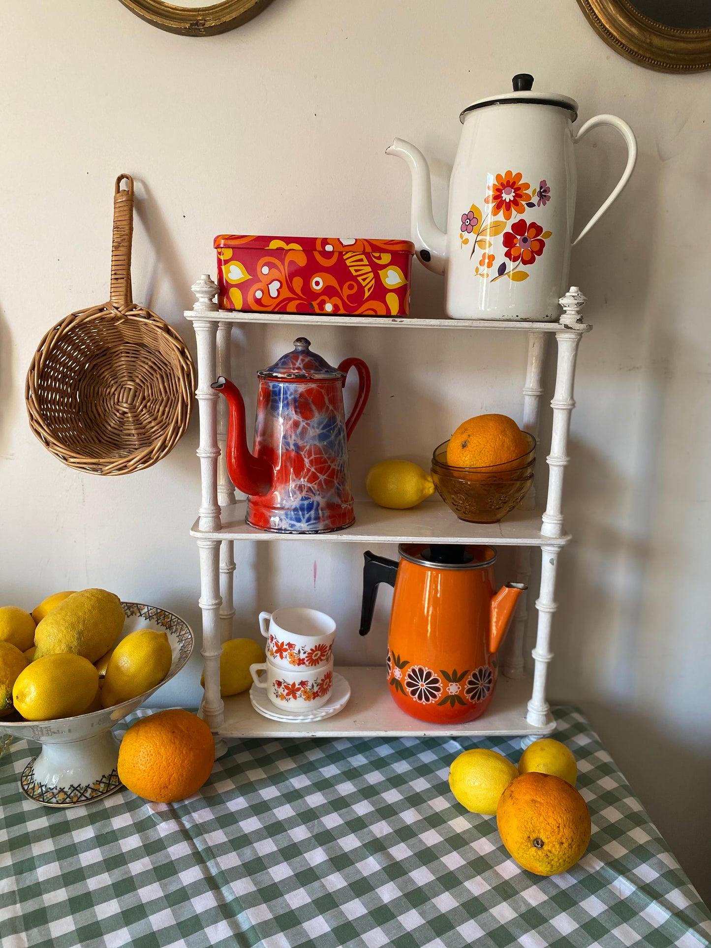 Cafetière émaillée vintage à motif fleuri, orange – années 1970