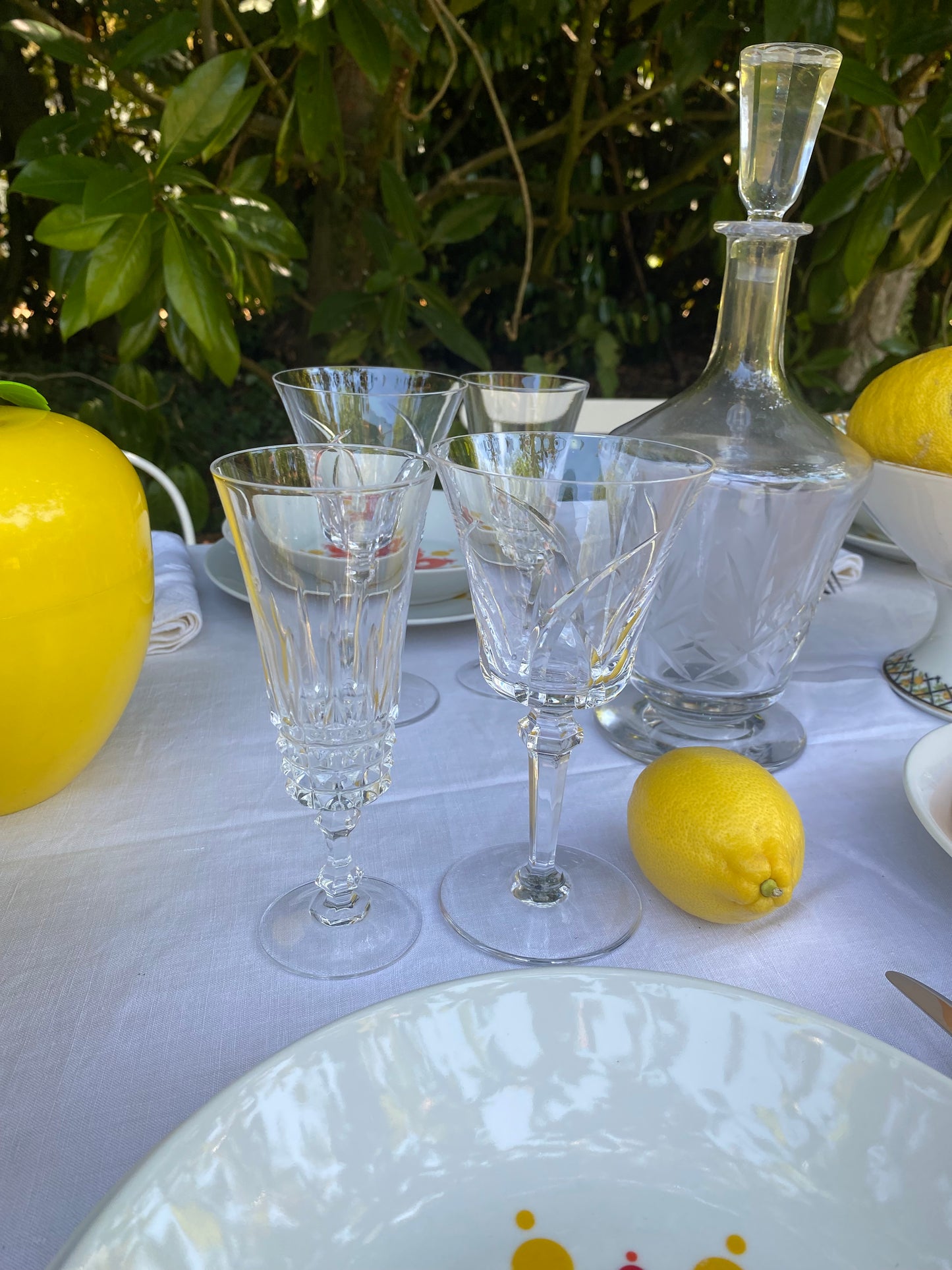 Service de 8 grands verres à vin en cristal taillé