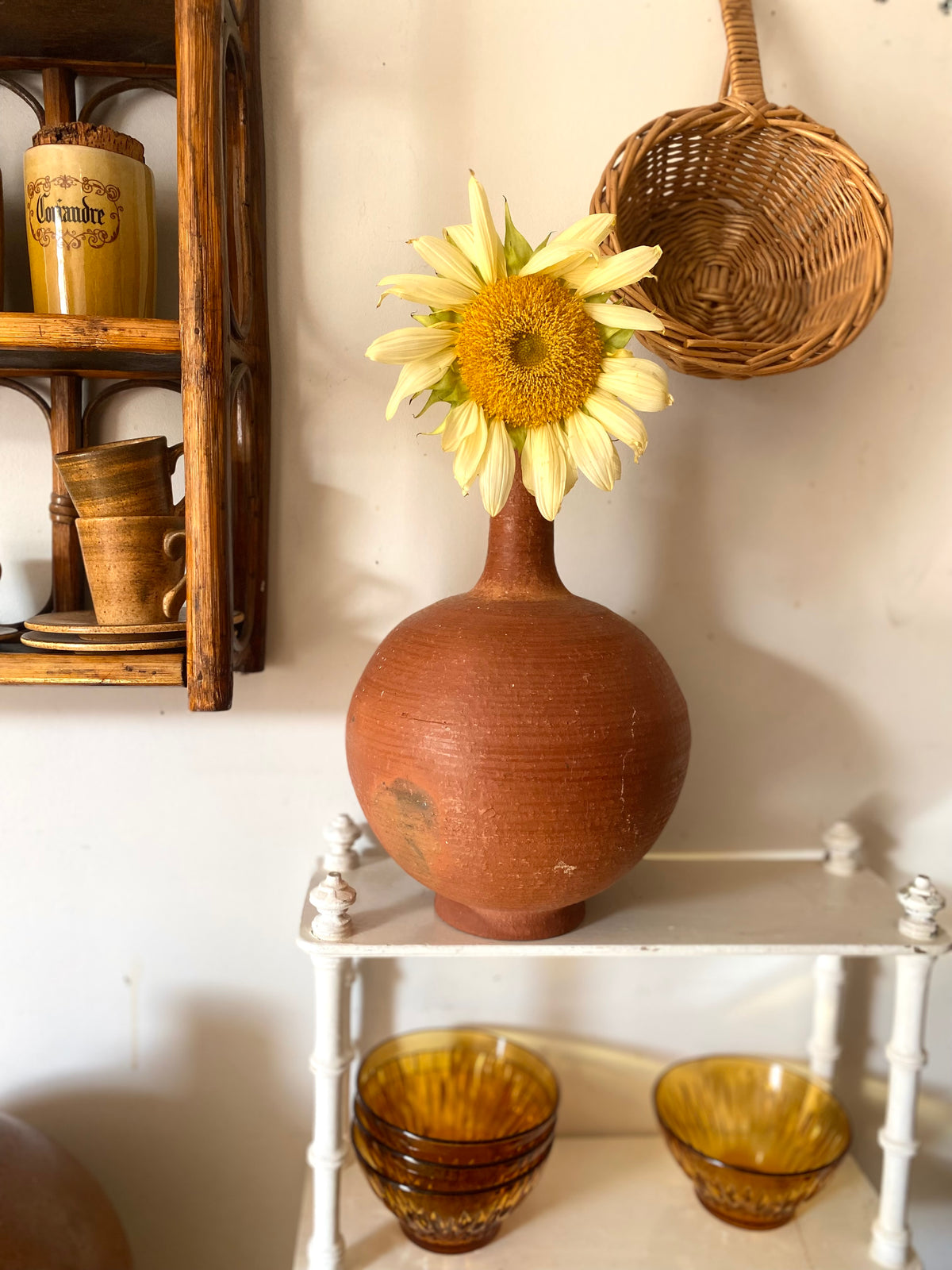 Vase bouteille en terre cuite, col long, poterie tournée