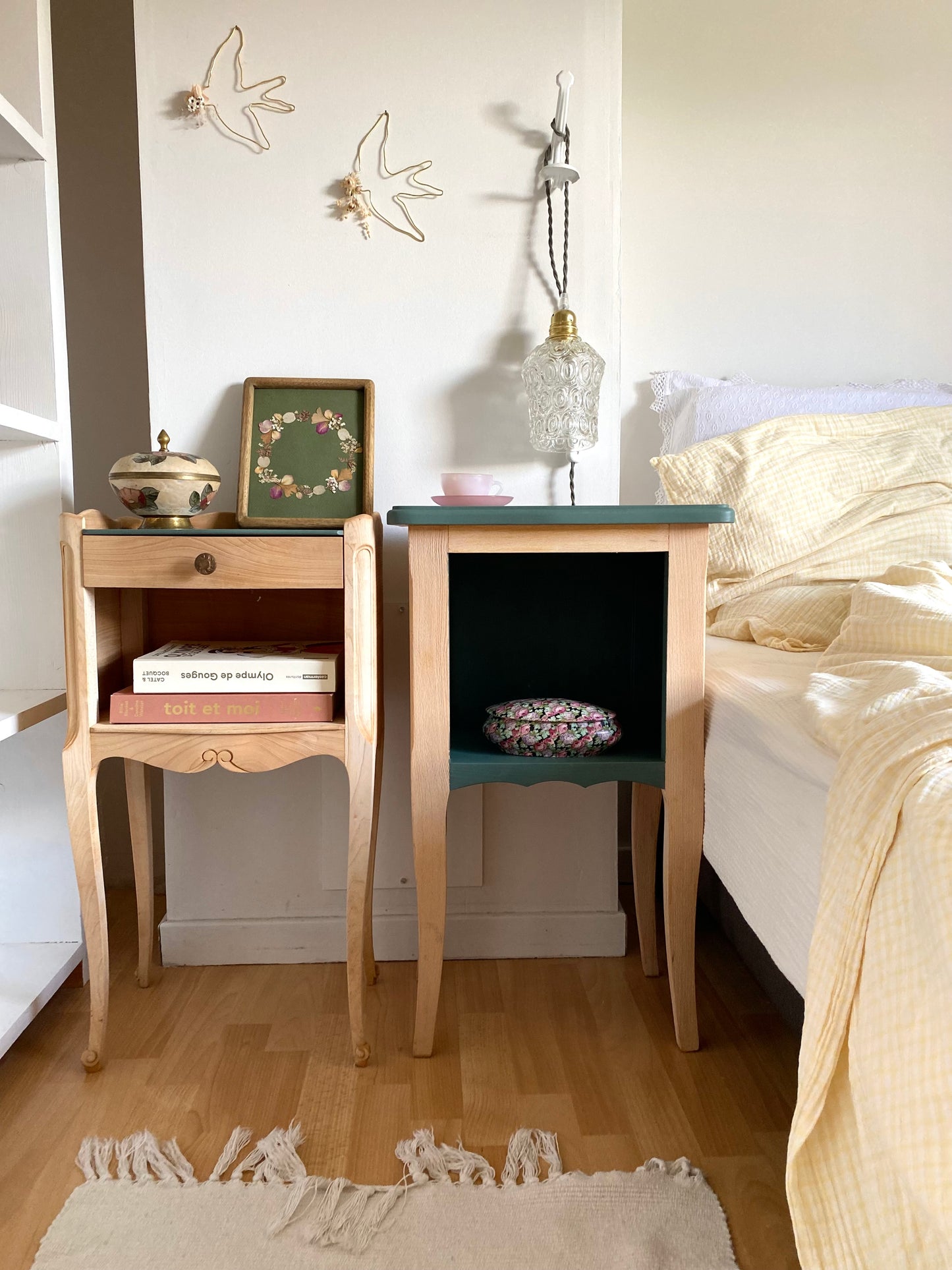 Table de chevet en bois ancien rénové