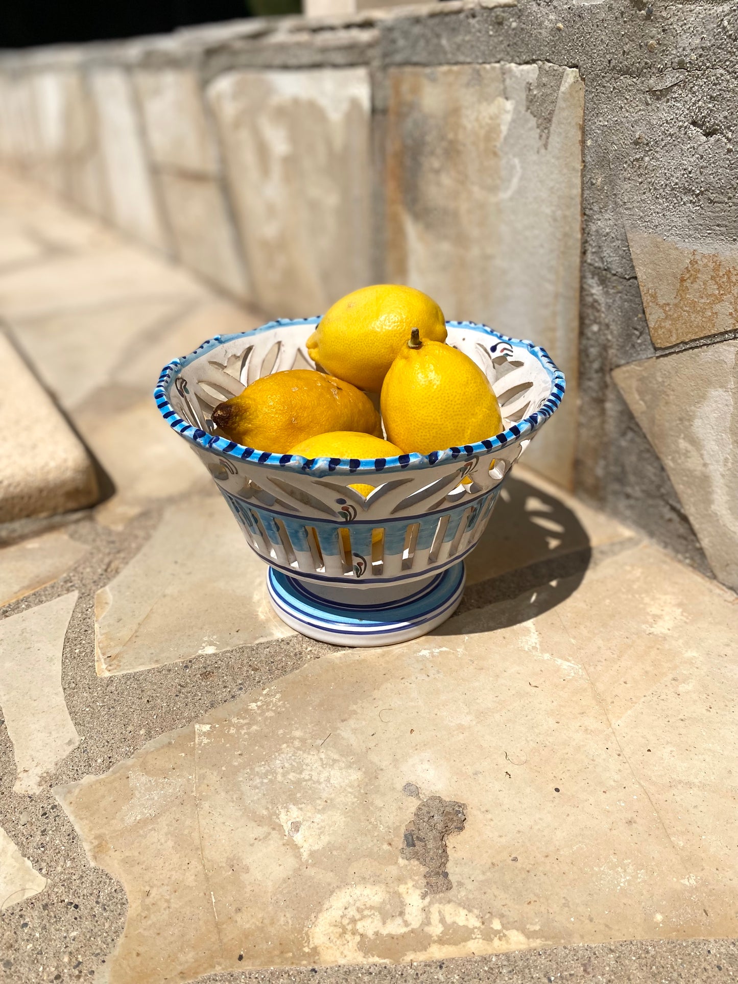 Corbeille à fruits ajourée en faïence vintage