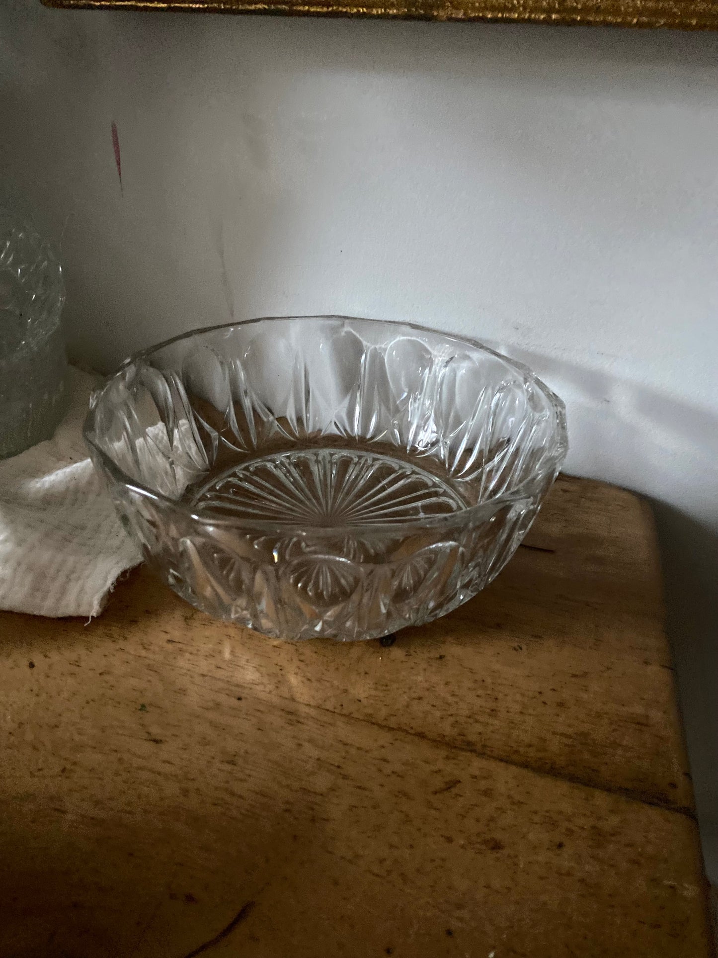 Saladier en verre ciselé et ses 8 ramequins