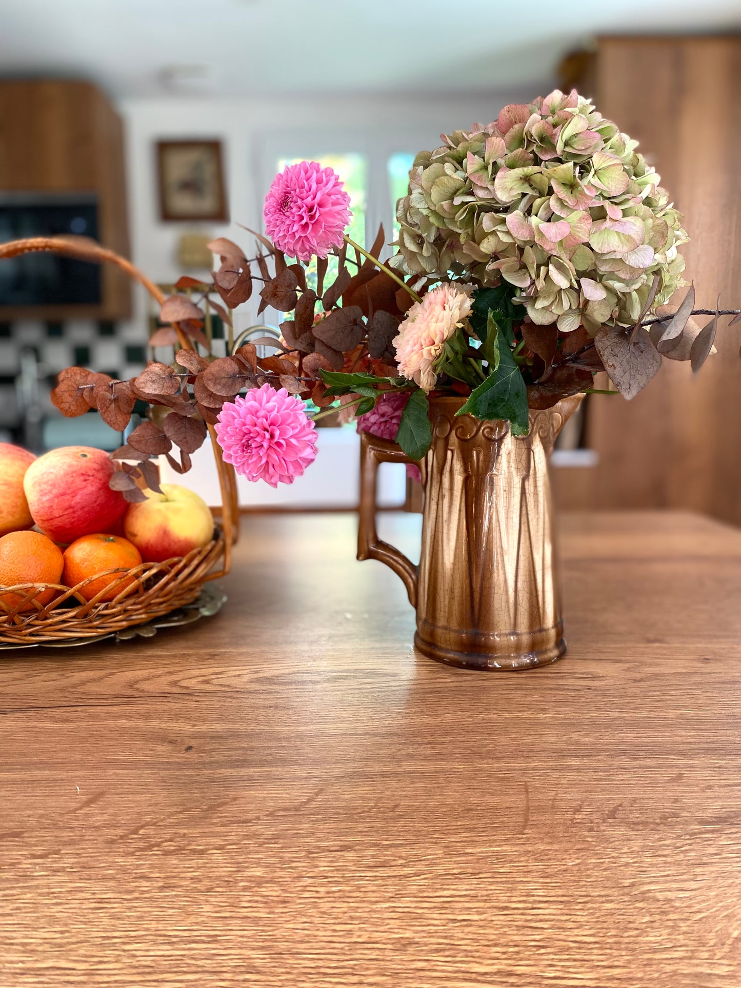 Broc ancien en céramique vernissée