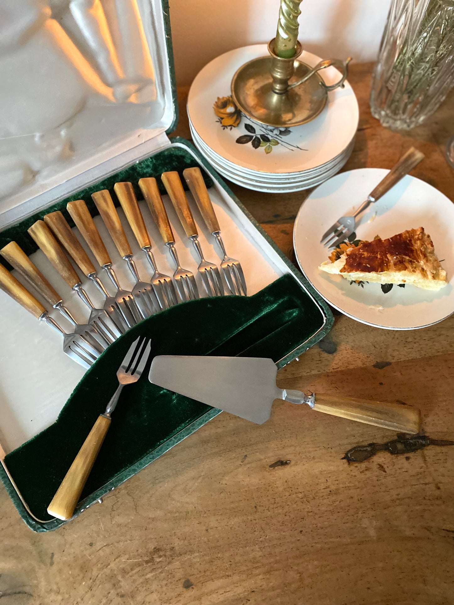 Service à dessert en corne ancienne