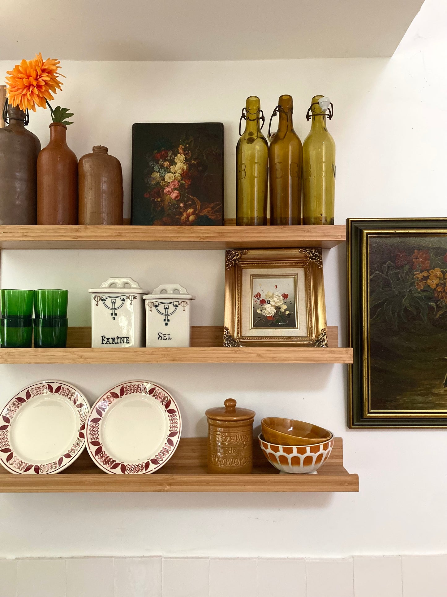 Assiettes à dessert en faïence ancienne