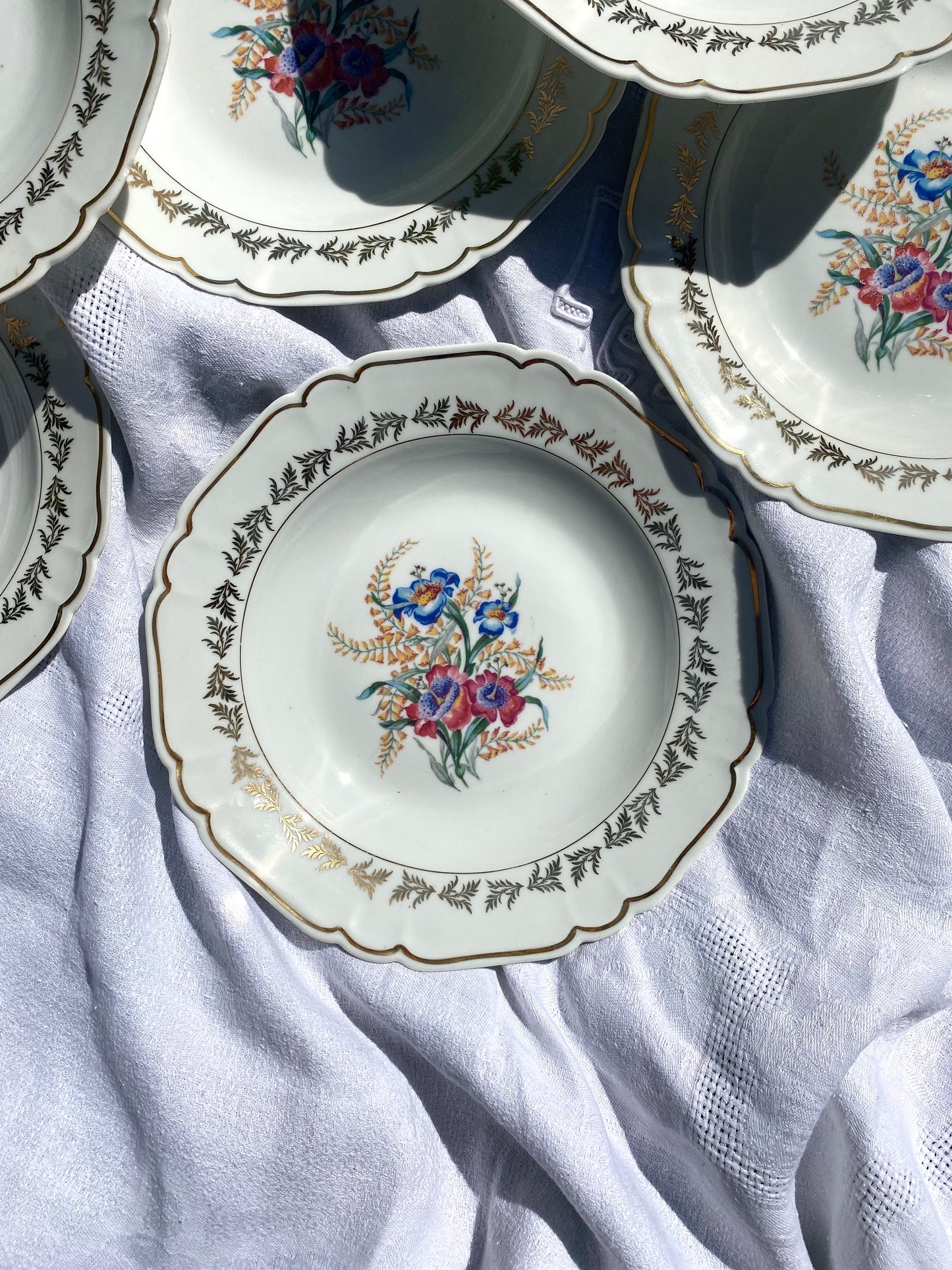 Assiettes Creuses en Porcelaine française milieu du XXème siècle