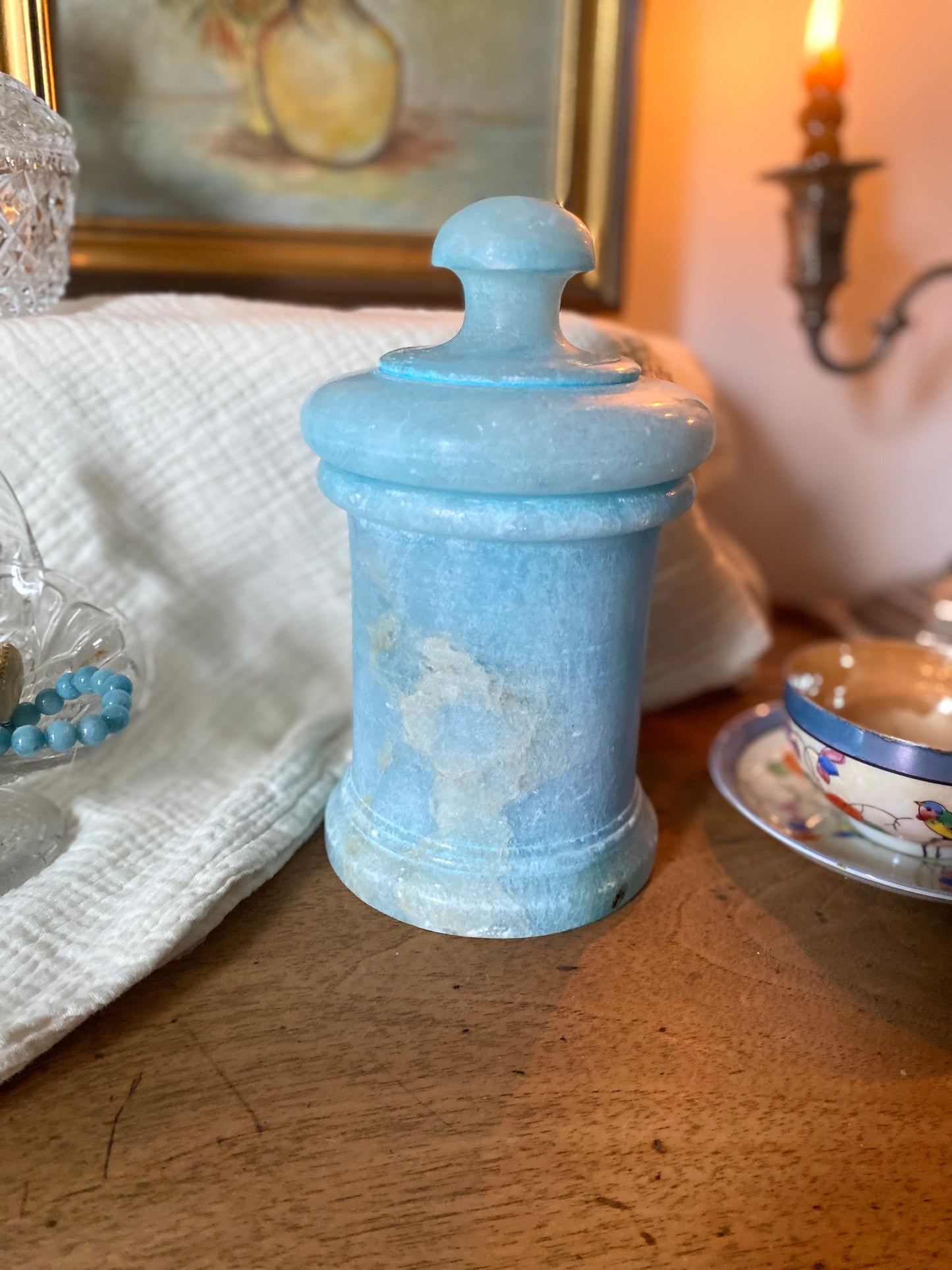 Pot d’apothicaire en albâtre bleu turquoise datant des années 1960.