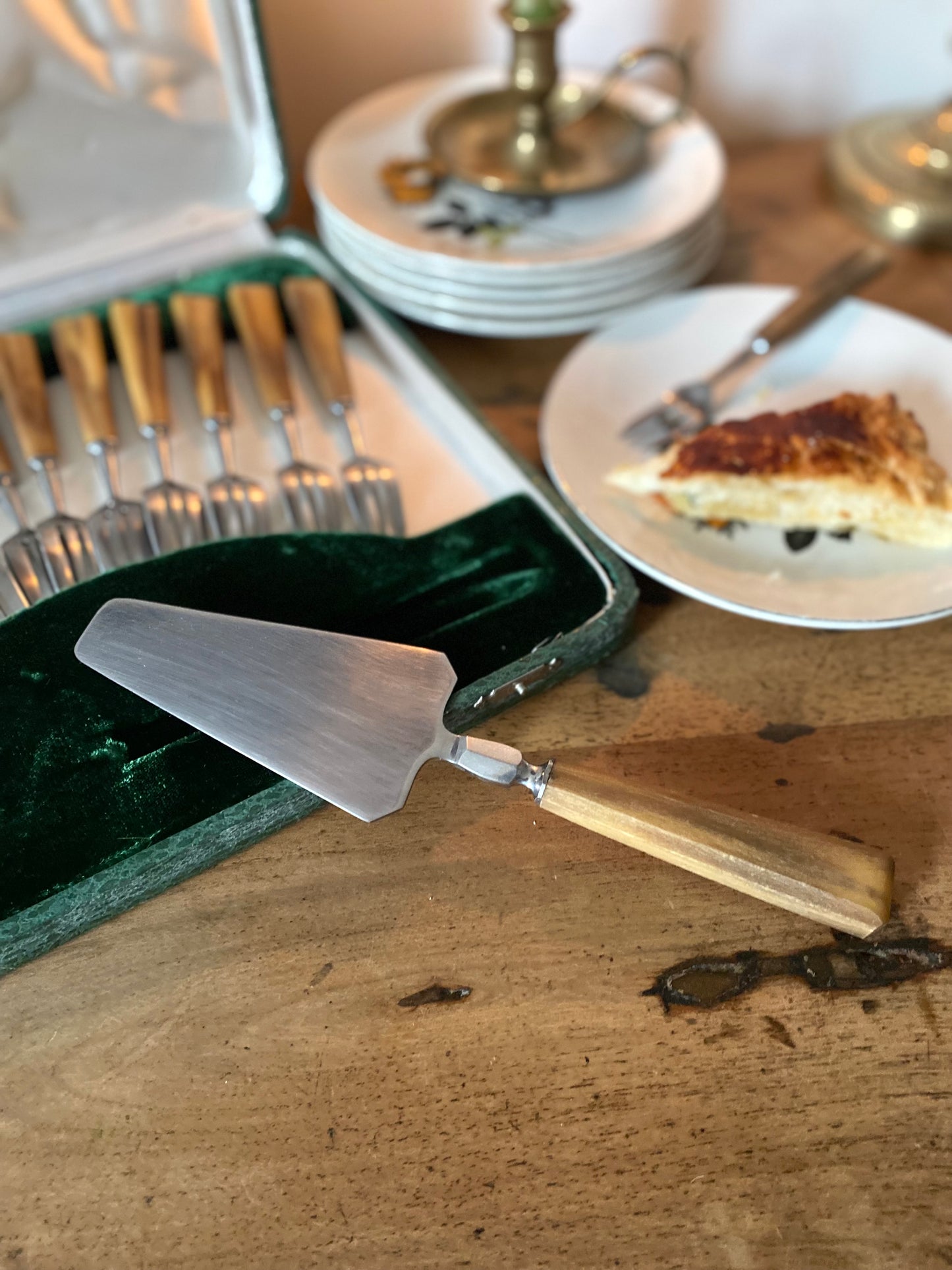 Service à dessert en corne ancienne