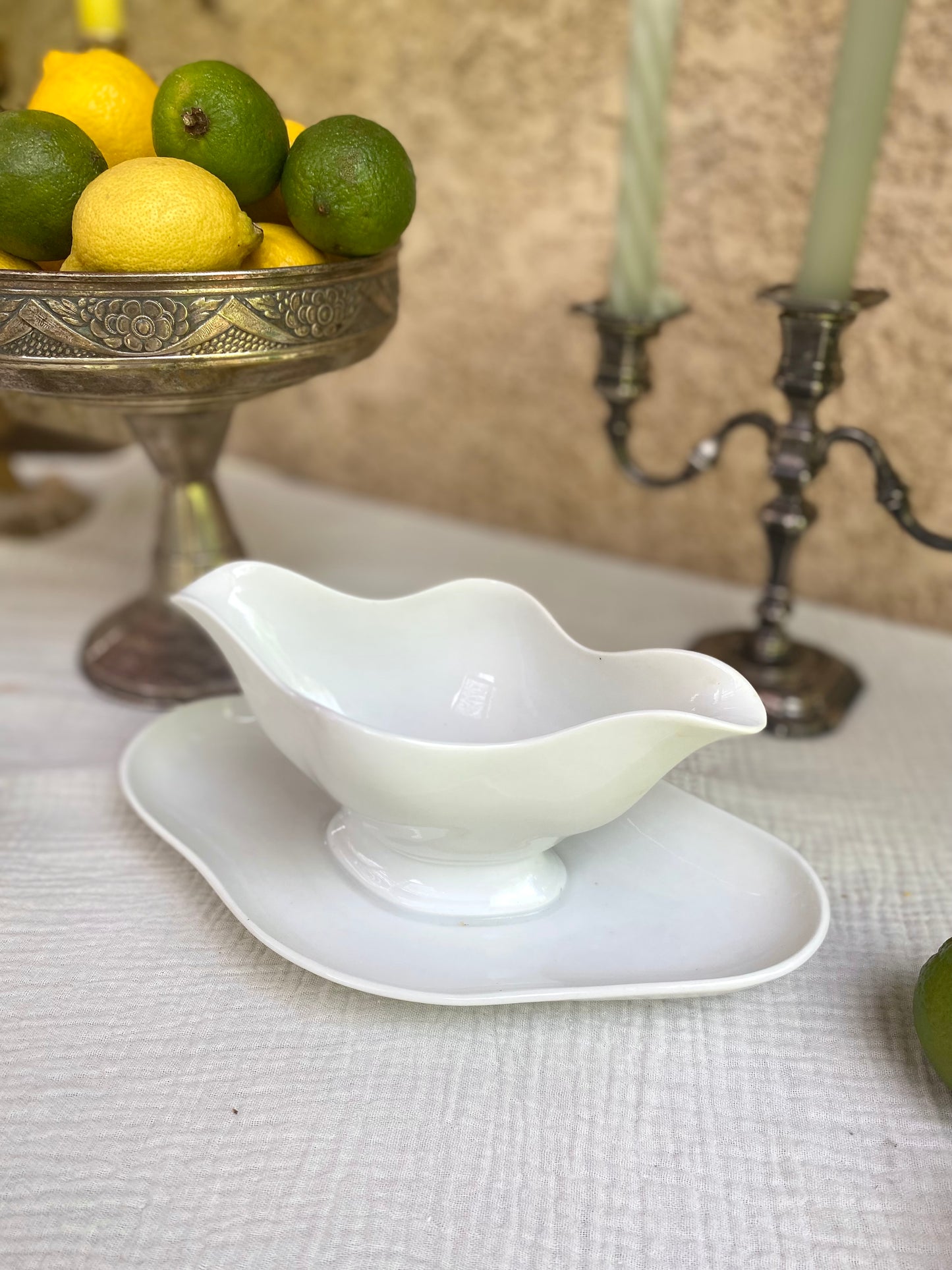 Saucière en porcelaine ancienne