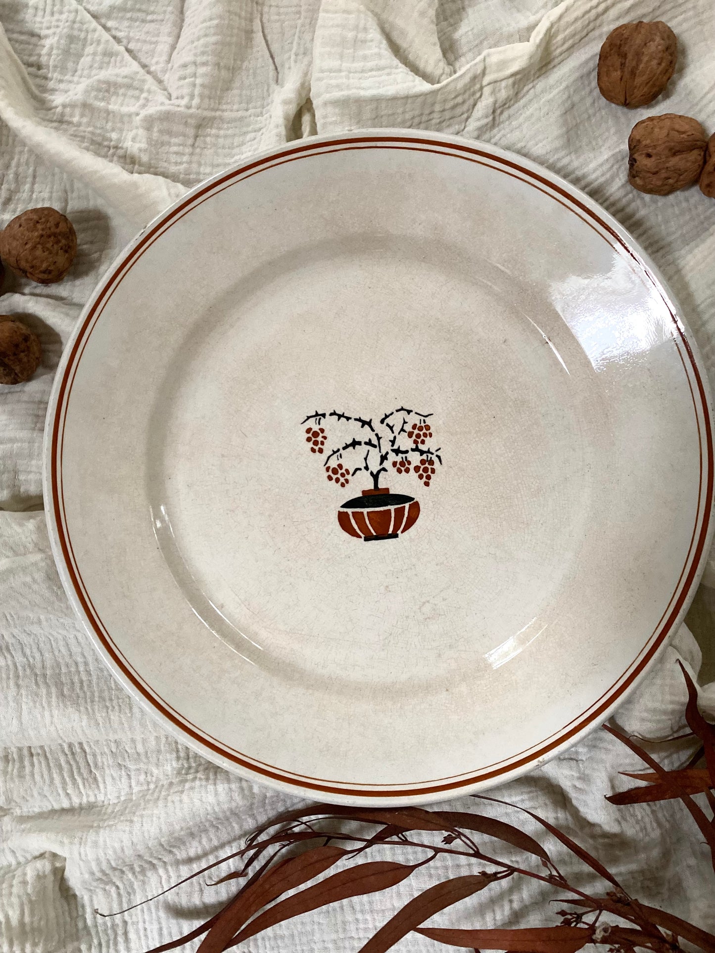 Plat de service en faïence ancienne