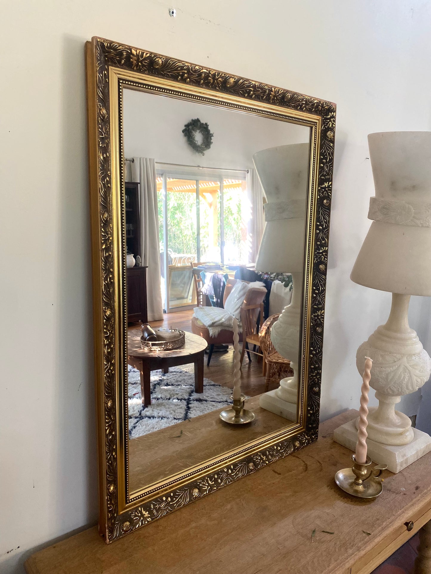 Grand Miroir de Style Classique – Cadre Doré Patiné - 1970