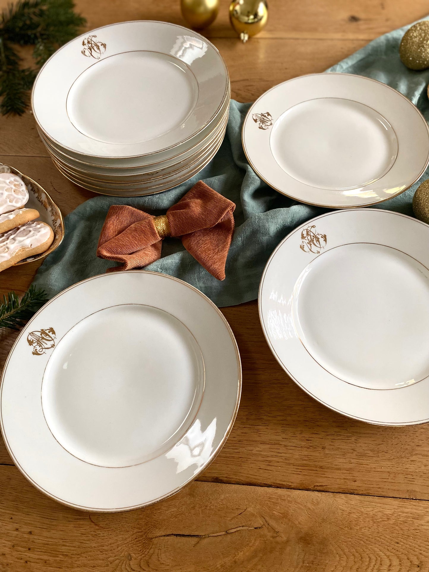 Assiettes plates en porcelaine anglaise