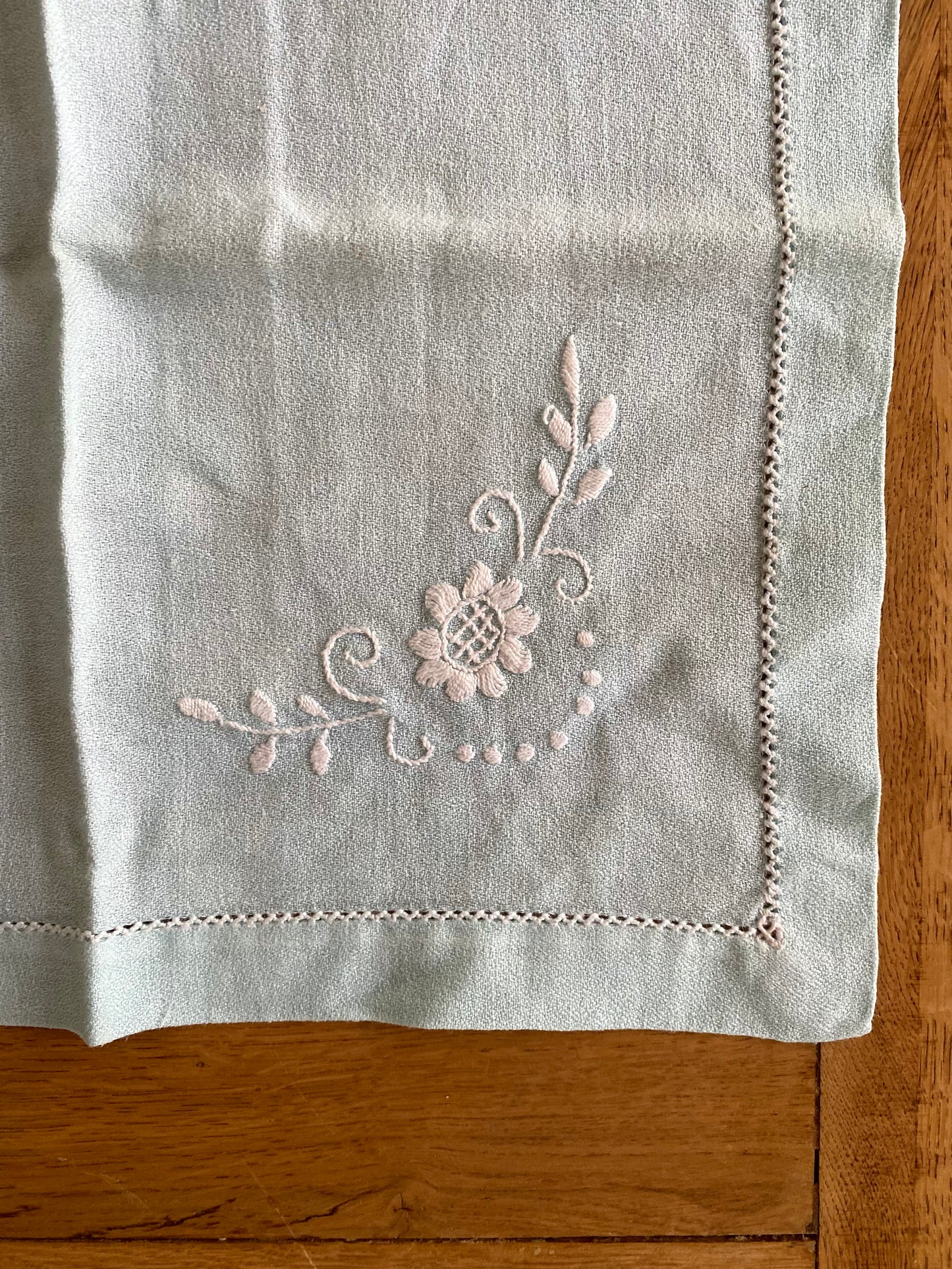 Serviettes de table en coton brodé