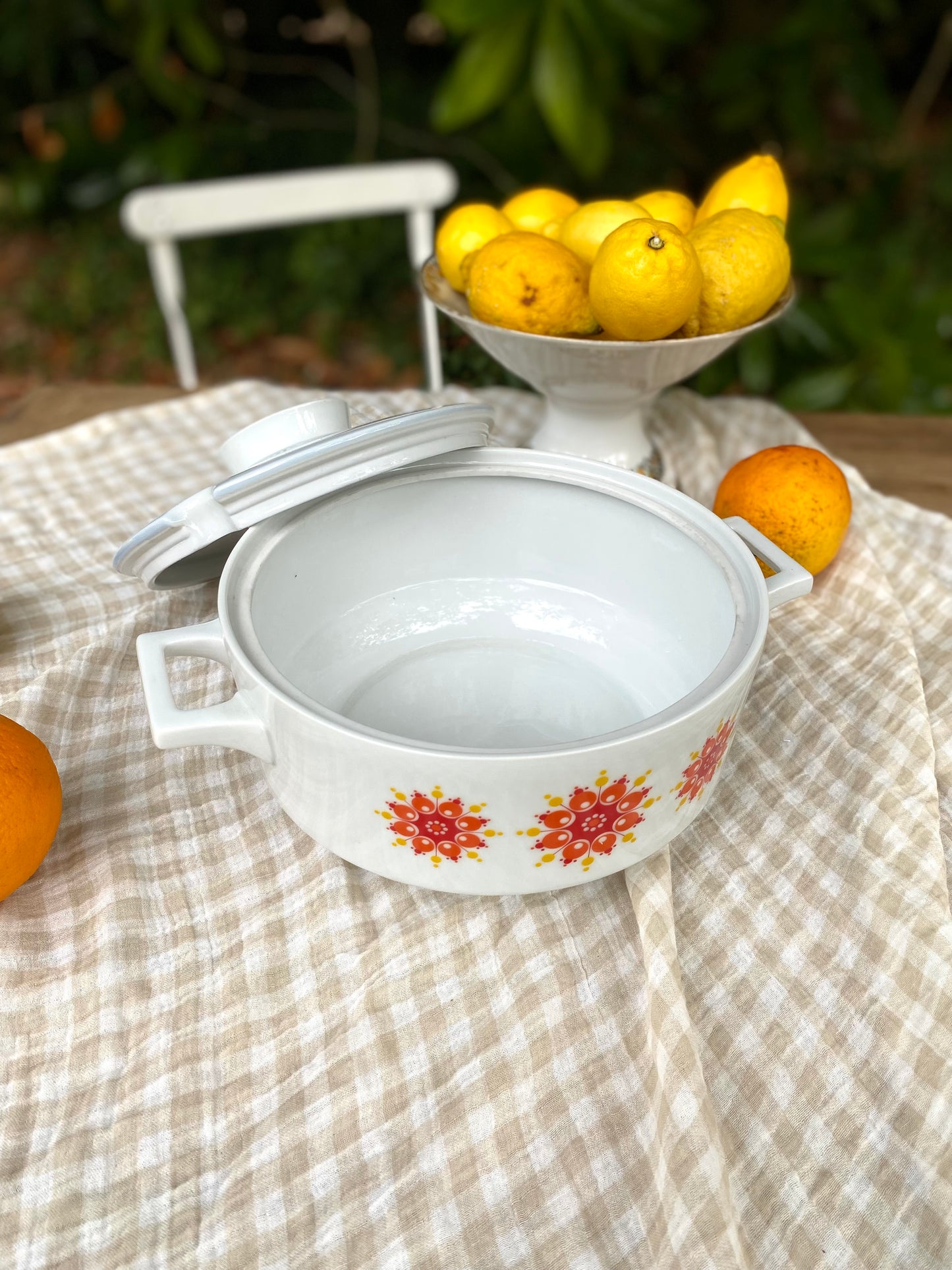 Soupière couverte Winterling, décor pop années 70