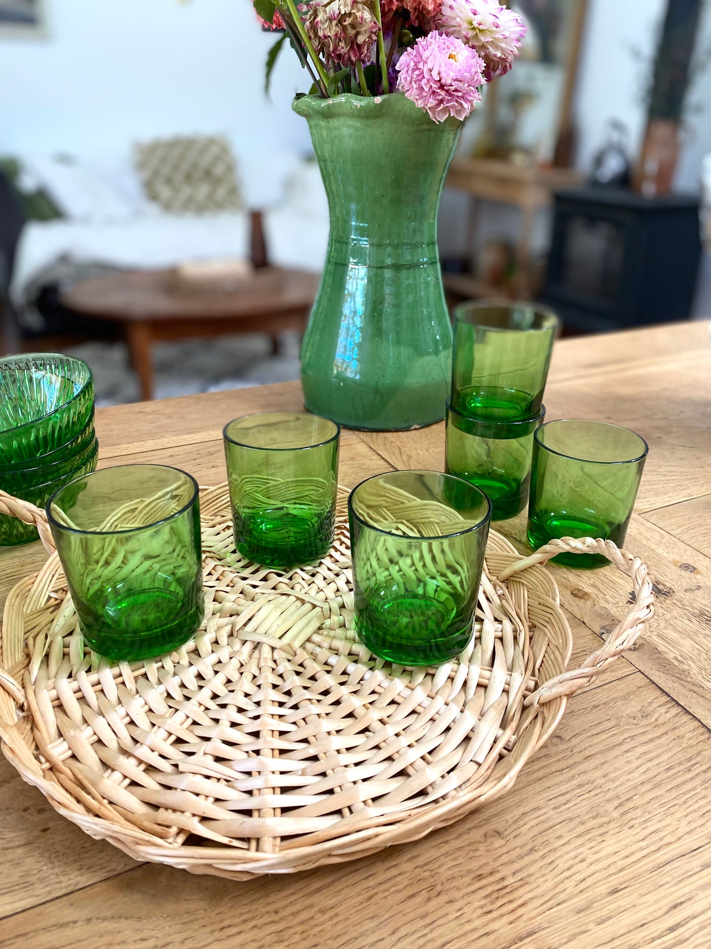 Série de 8 gobelets en verre teinté vert