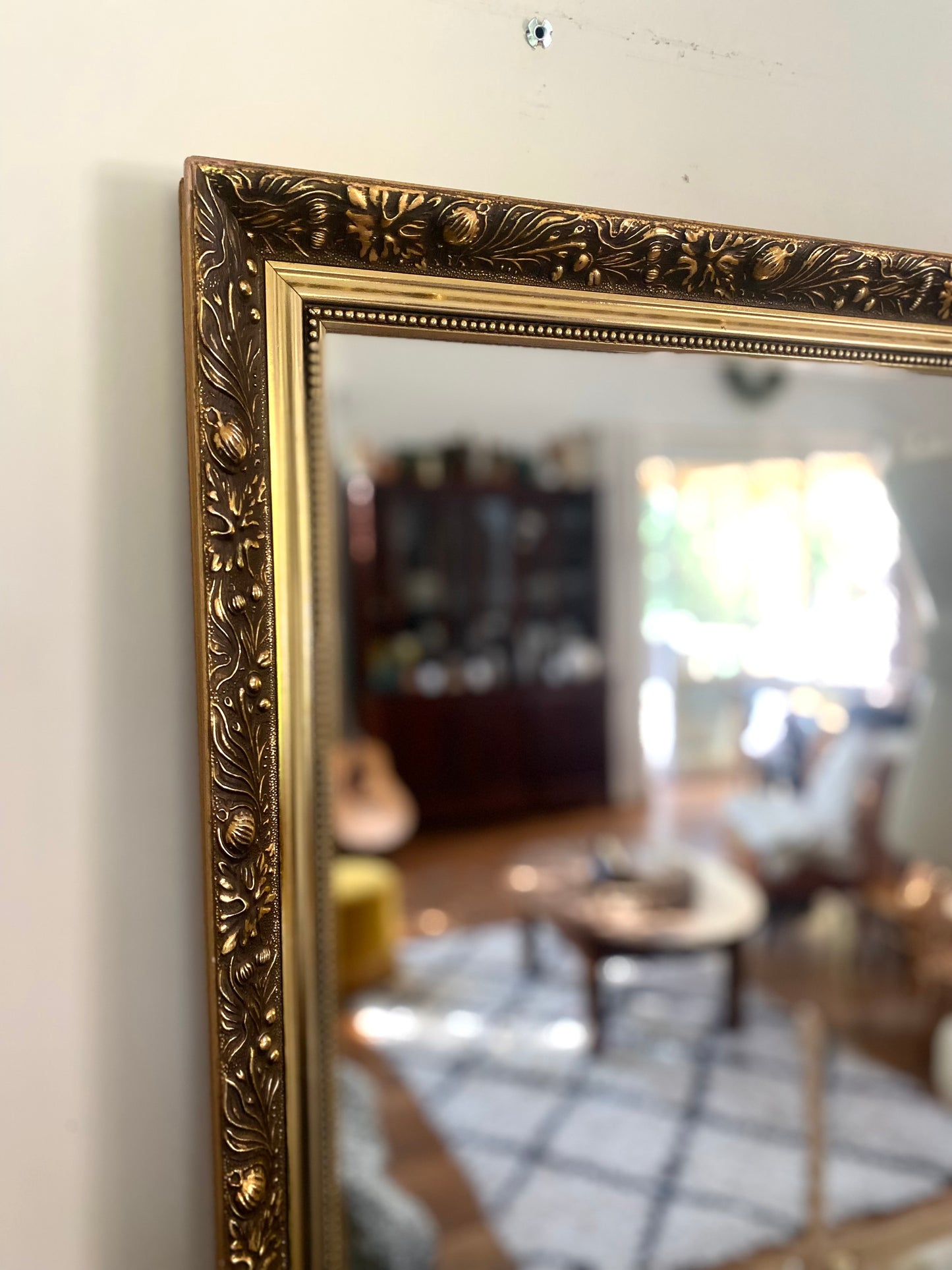 Grand Miroir de Style Classique – Cadre Doré Patiné - 1970