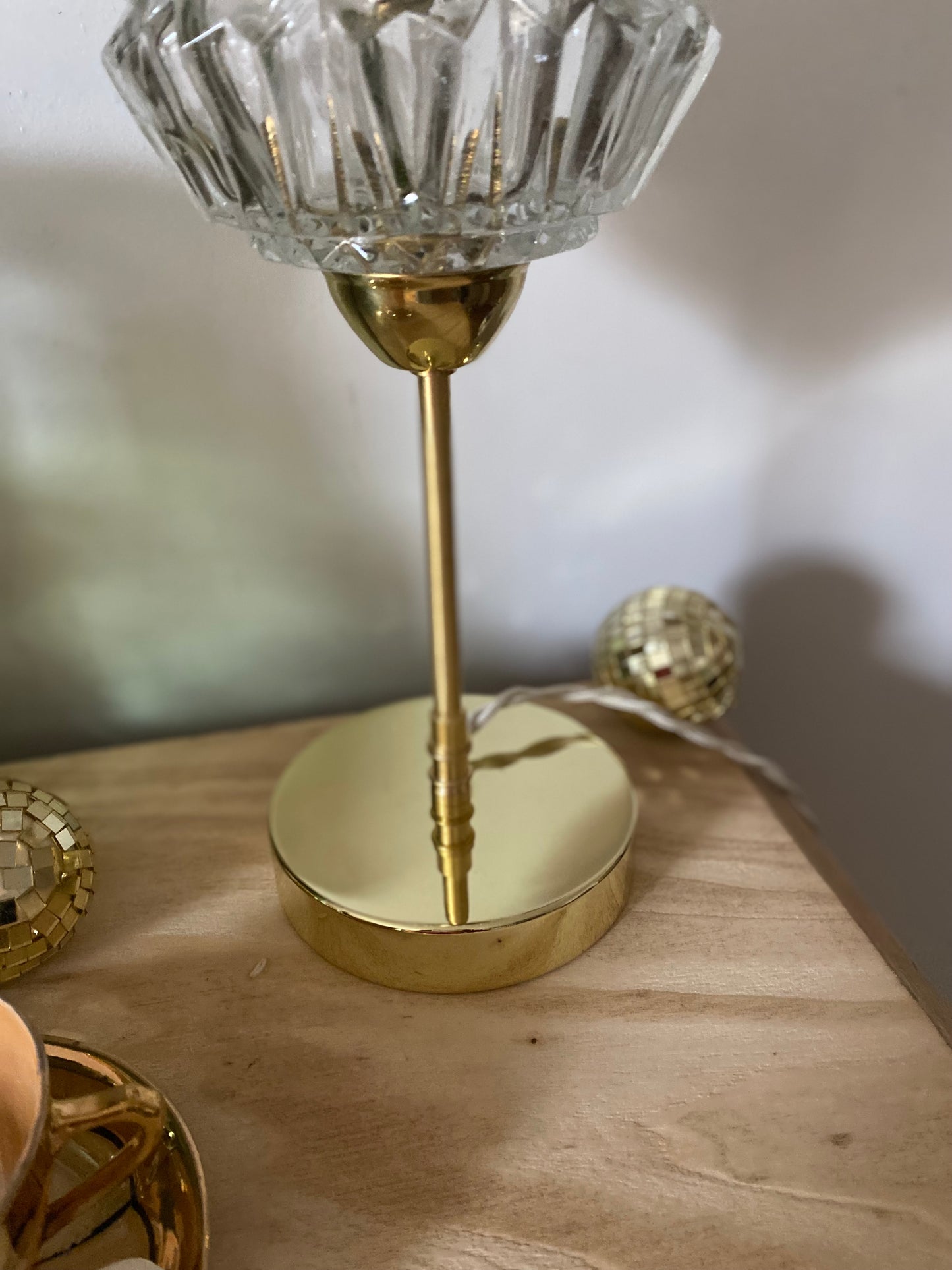 Lampe globe sur pied vintage