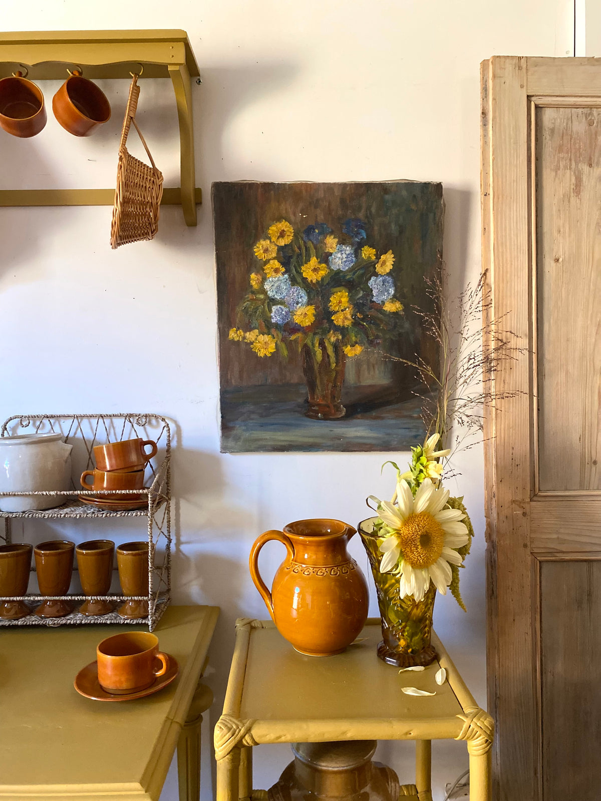 Huile sur toile, bouquet de fleurs jaunes et bleues, milieu XXe