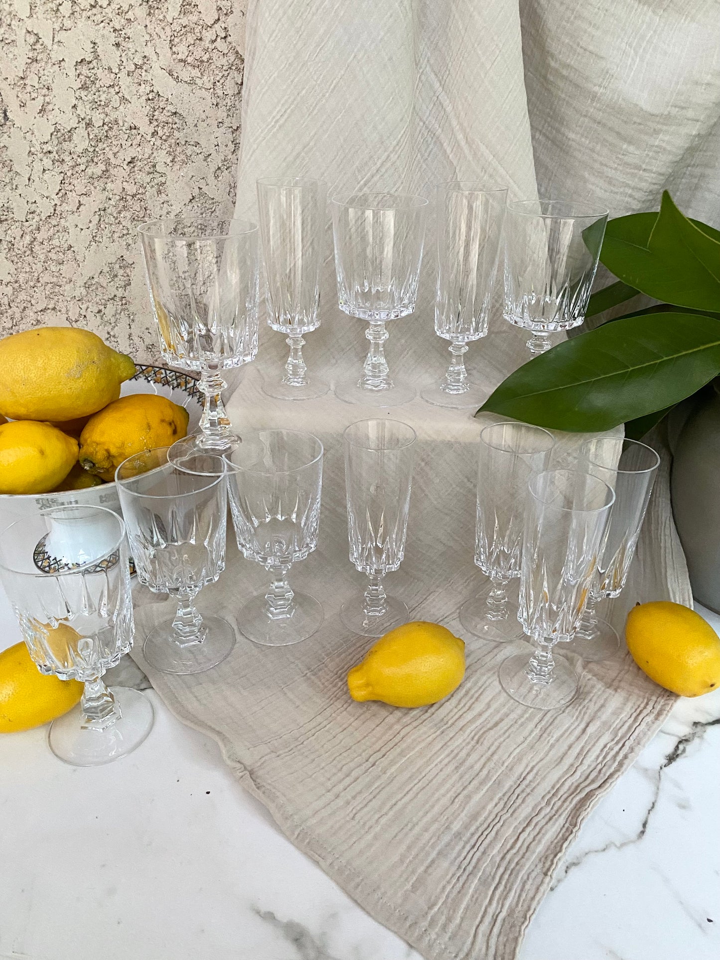 Service de 12 verres en cristal taillé 1970