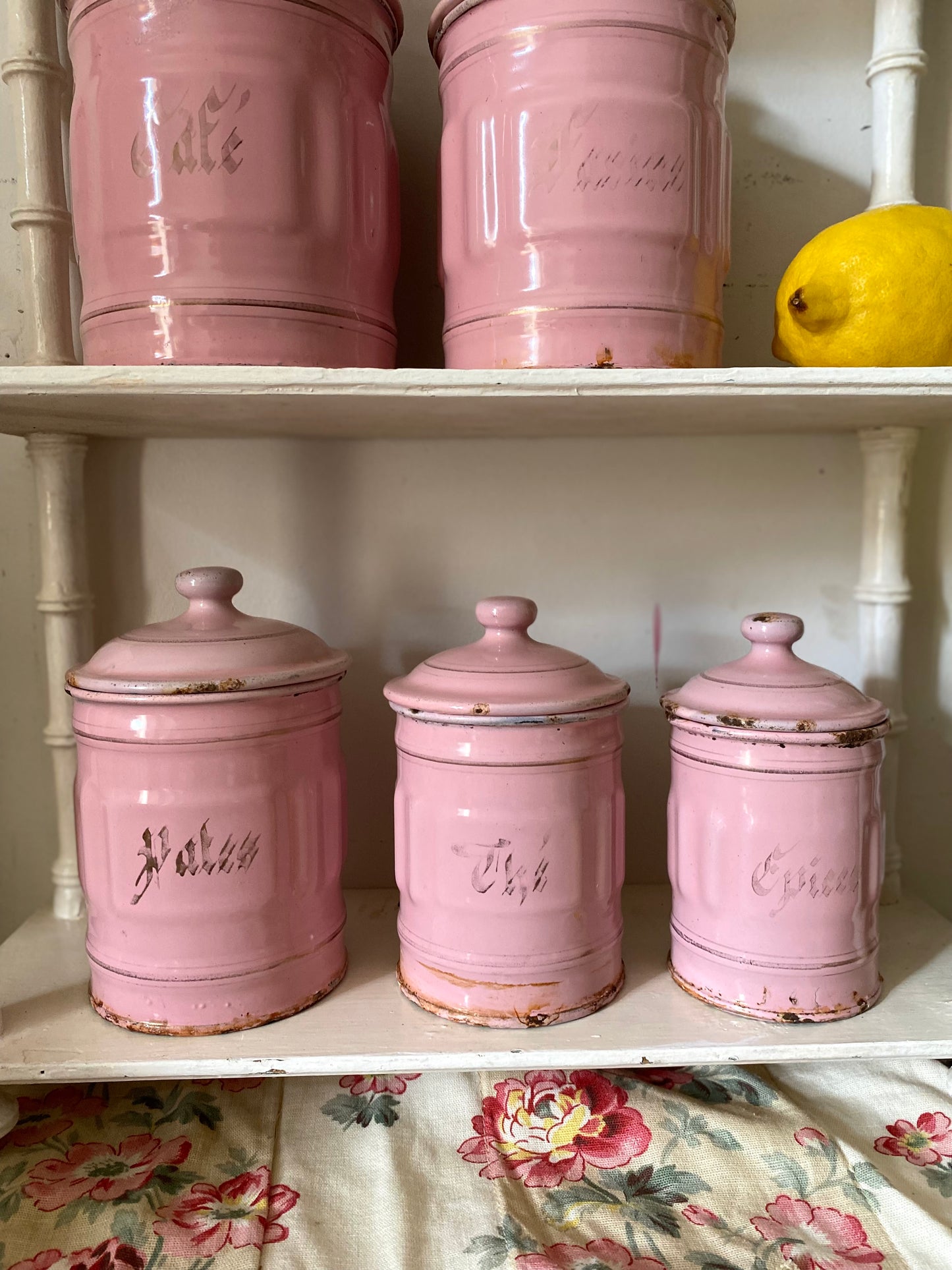 Rare Série de 5 Pots de Cuisine Anciens – Rose Poudré