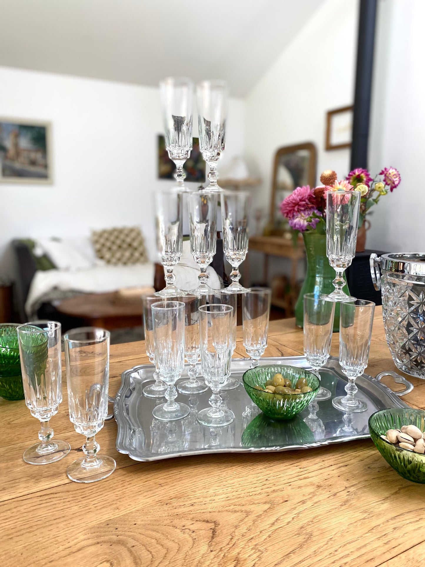 Service de 16 flûtes en verre ancien