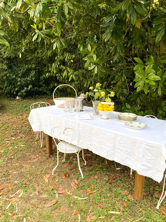 Service de table ancien en damassé blanc monogrammé début XXe siècle. Nappe 200x145 cm et 8 serviettes assorties