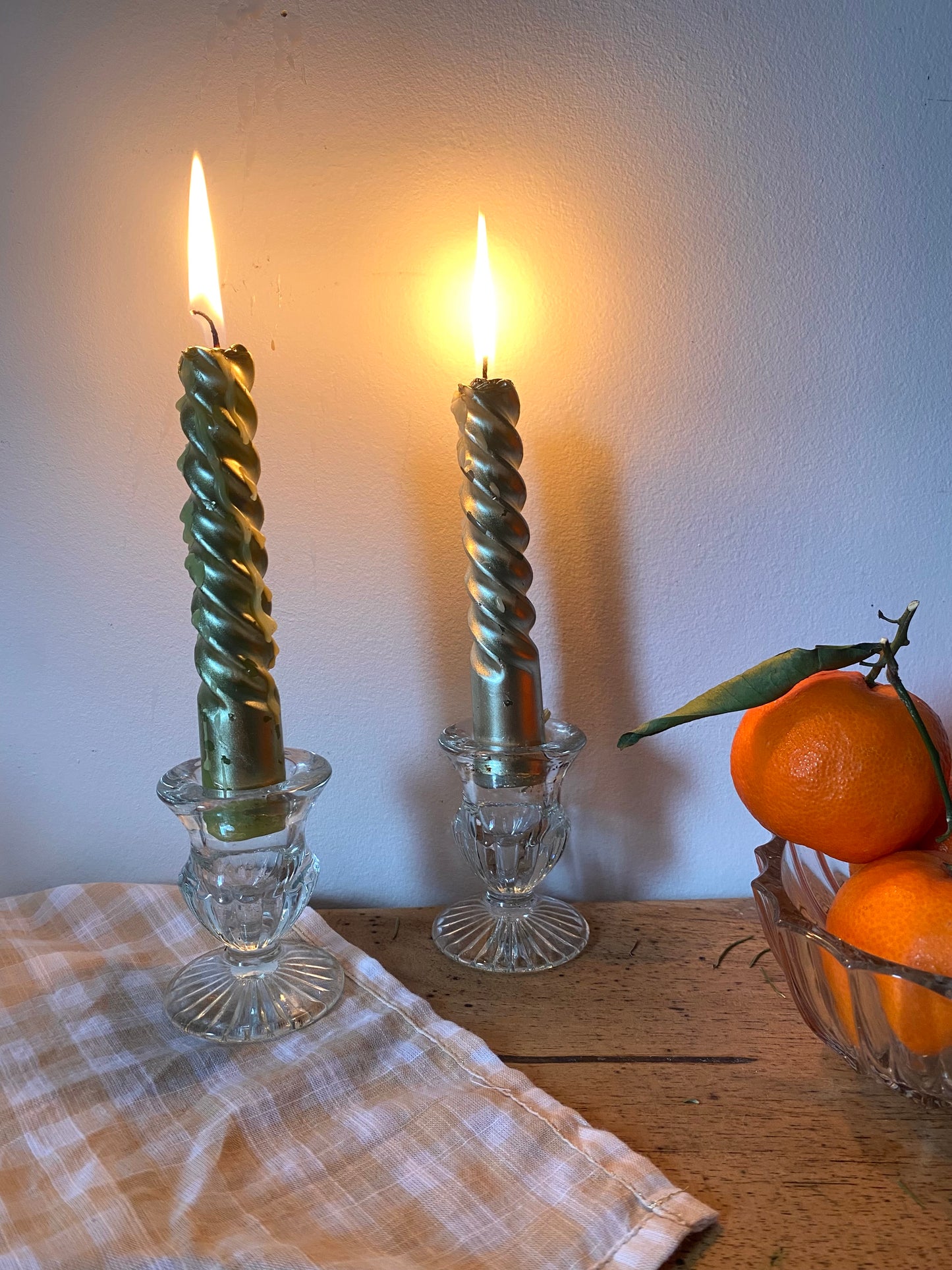 Paire de bougeoirs en verre