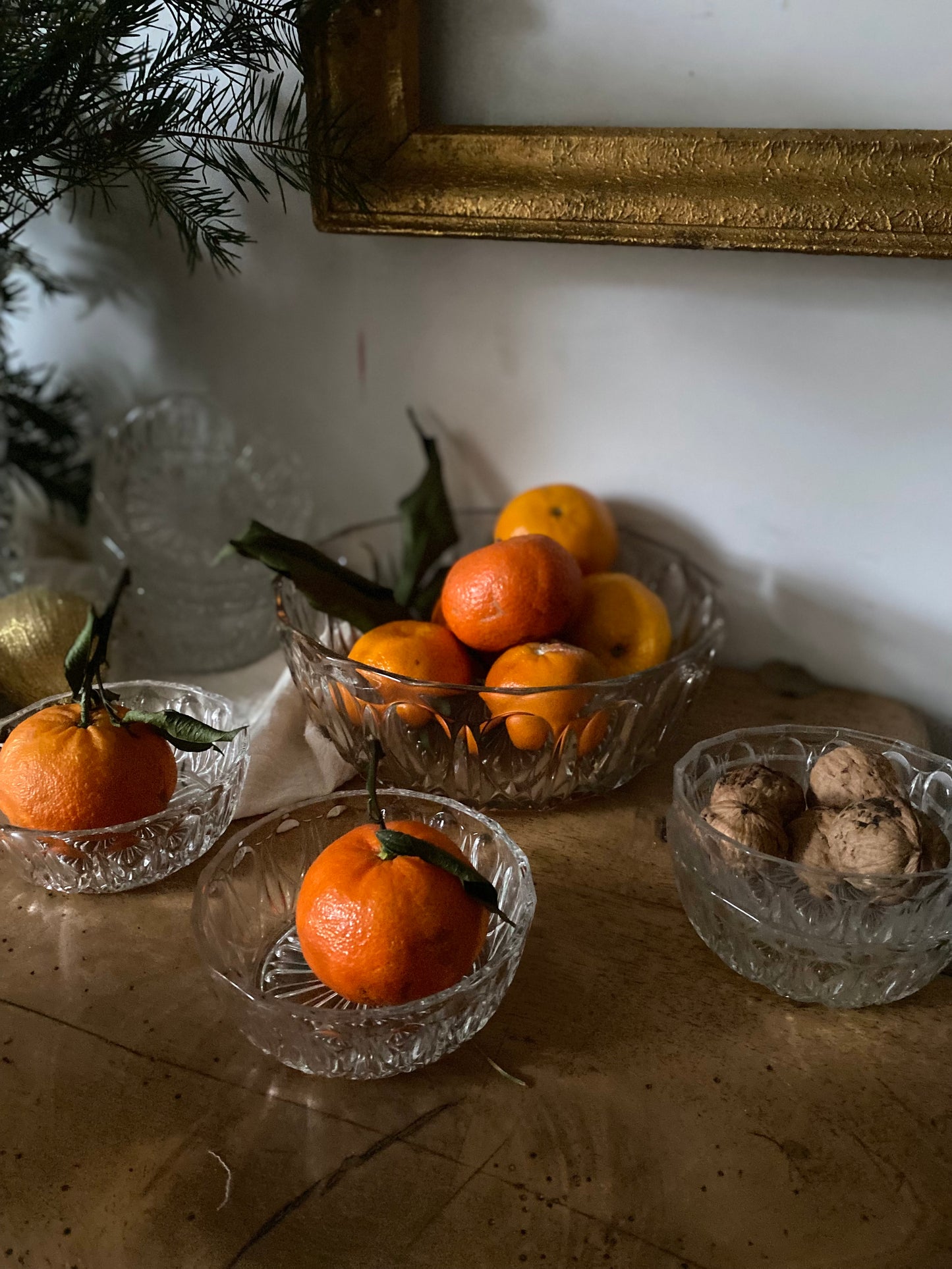 Saladier en verre ciselé et ses 8 ramequins