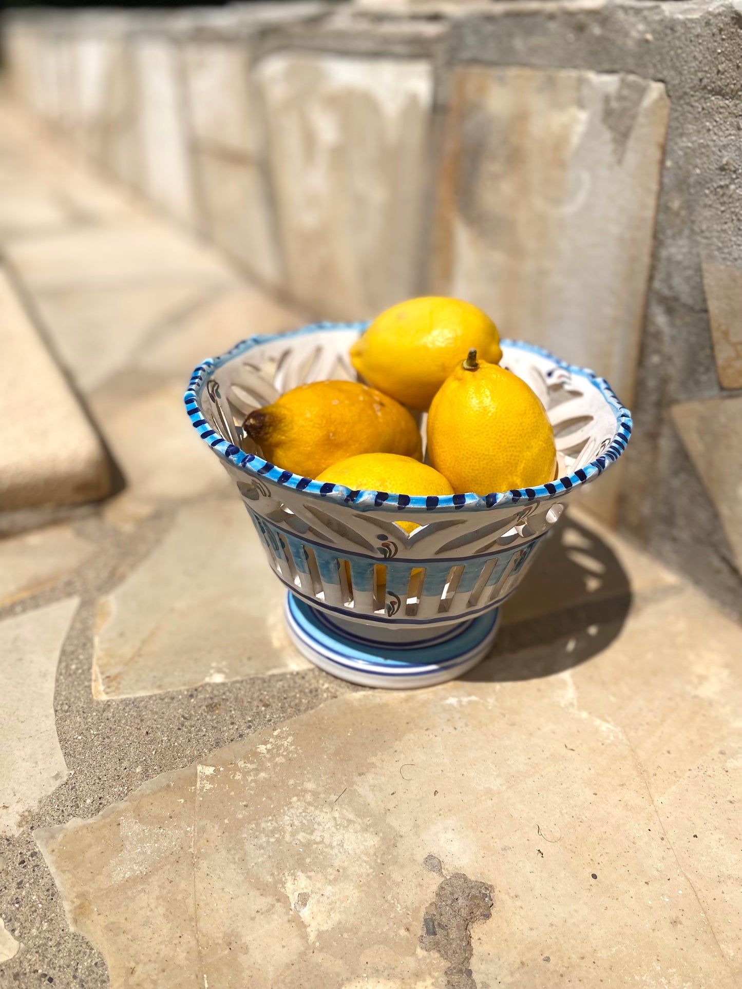 Corbeille à fruits ajourée en faïence vintage