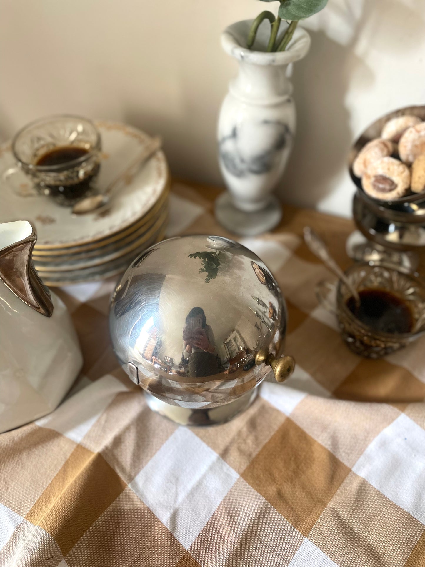 Sucrier boule ou sphérique vintage