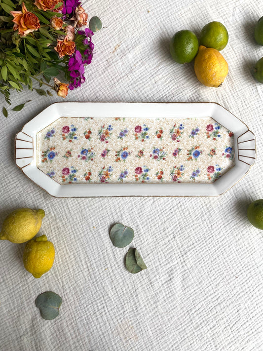 Plat rectangulaire en porcelaine ancienne