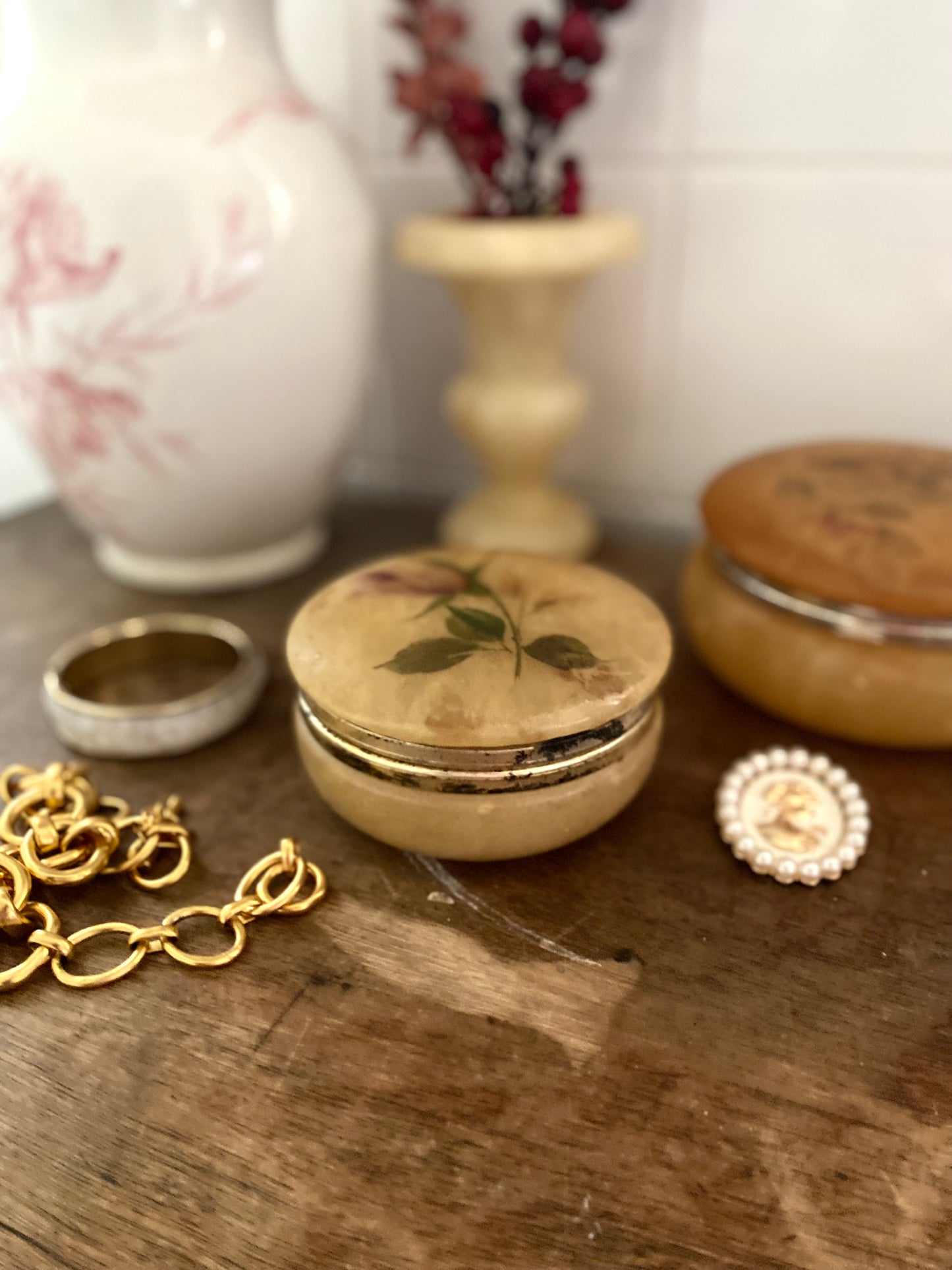 Alice/ Boîte à bijoux en albâtre