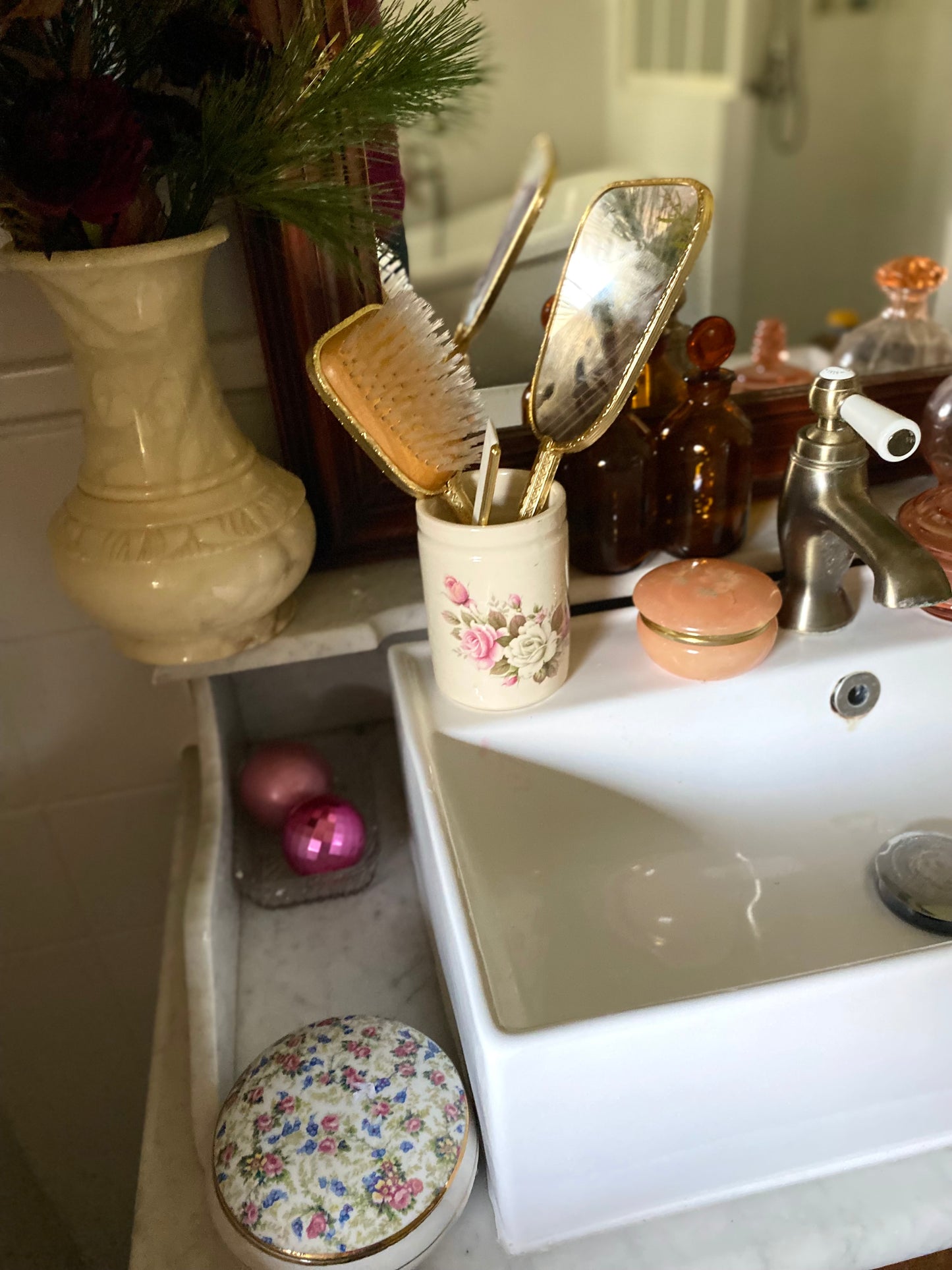 Alice / Boîte à bijoux en albâtre