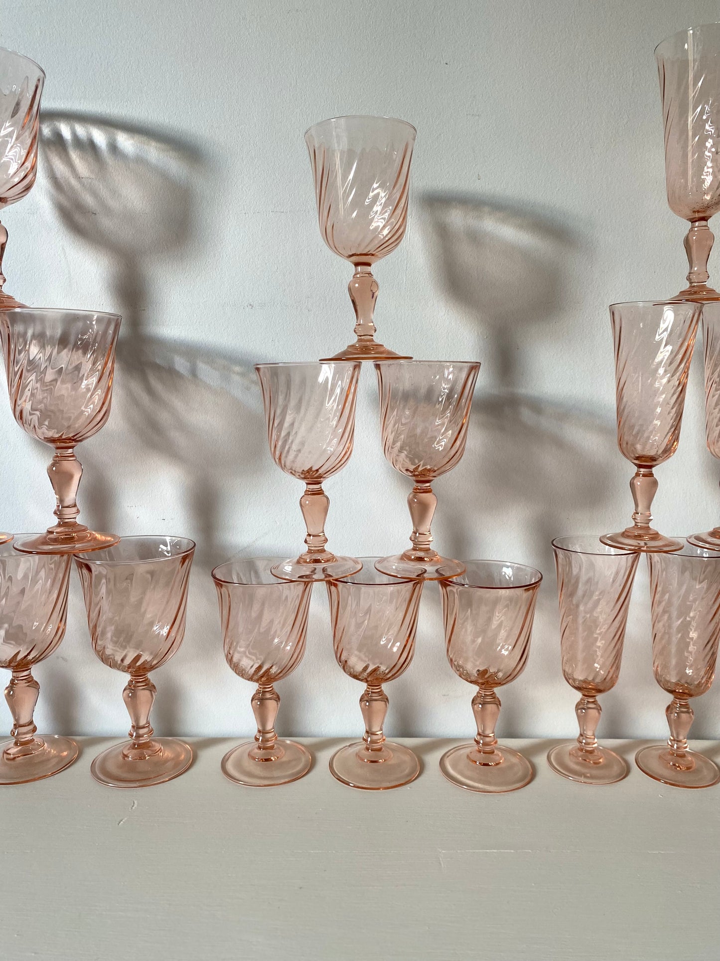 Service de 18 verres en rosaline